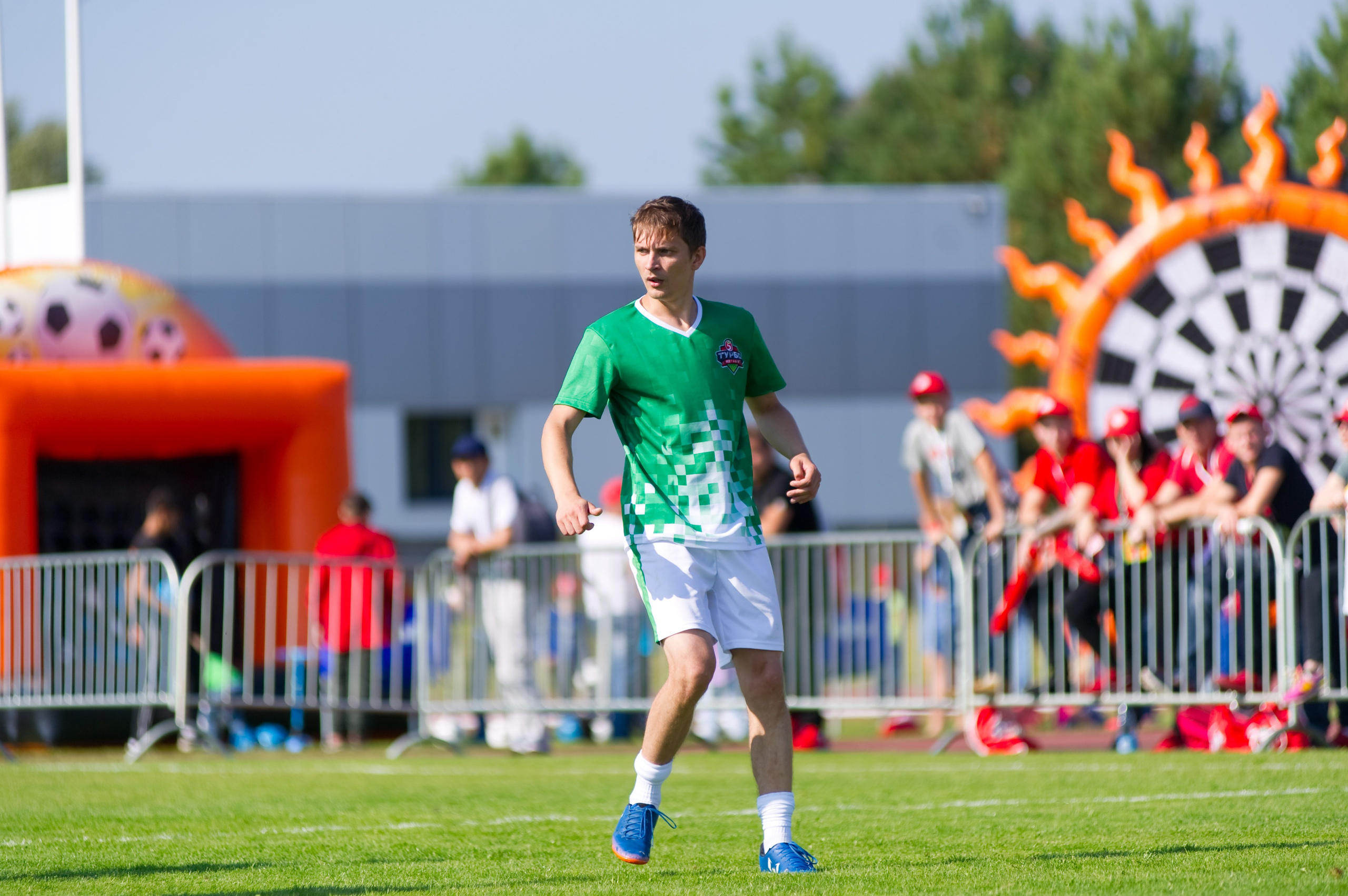 Турбофутбол (корпоративное соревнование «Пятерочки»). Репортажный фотограф и видеограф Слава Думчев. Тимбилдинги, отчетники, корпоративы