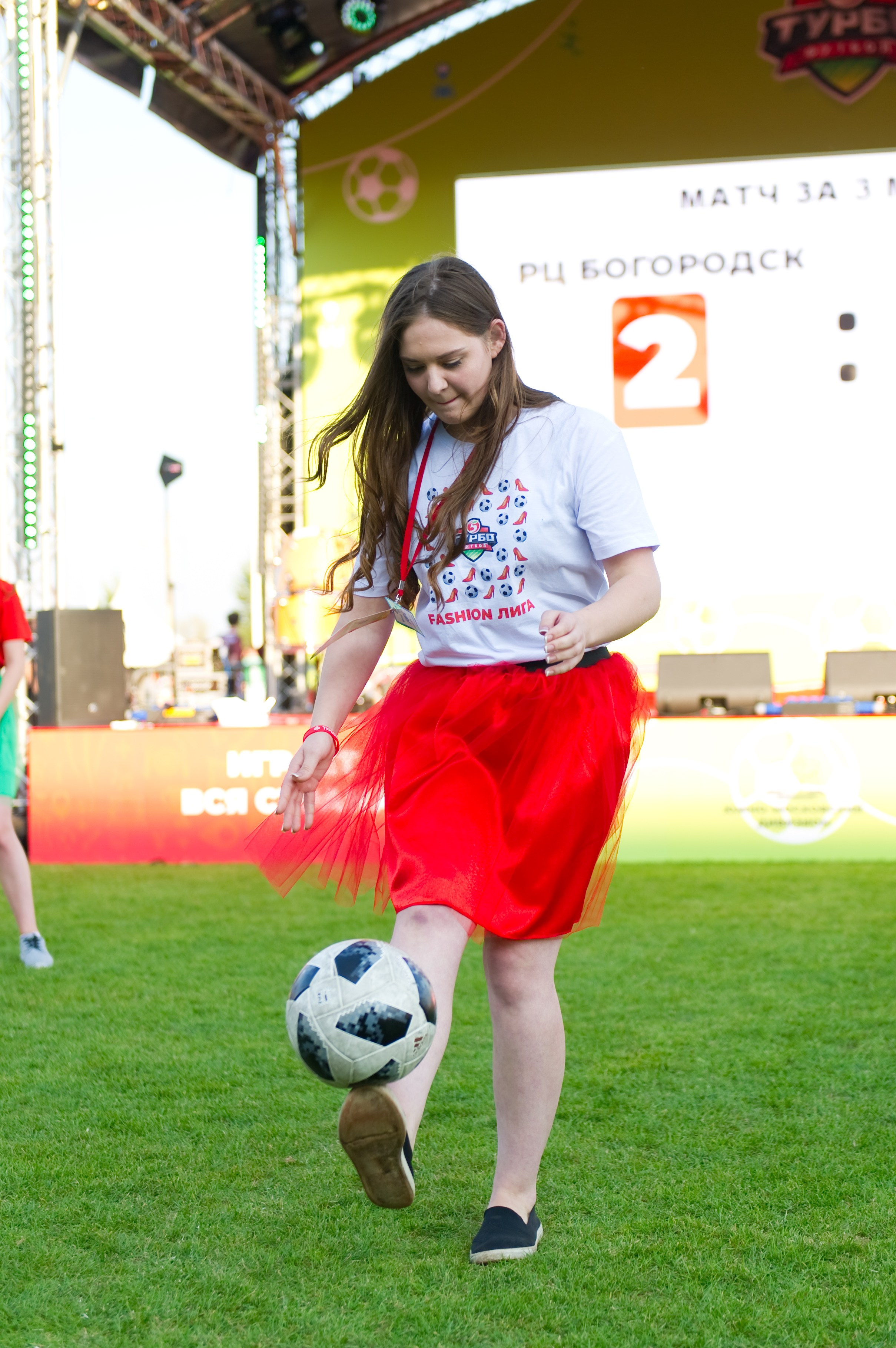 Турбофутбол (корпоративное соревнование «Пятерочки»). Репортажный фотограф и видеограф Слава Думчев. Тимбилдинги, отчетники, корпоративы