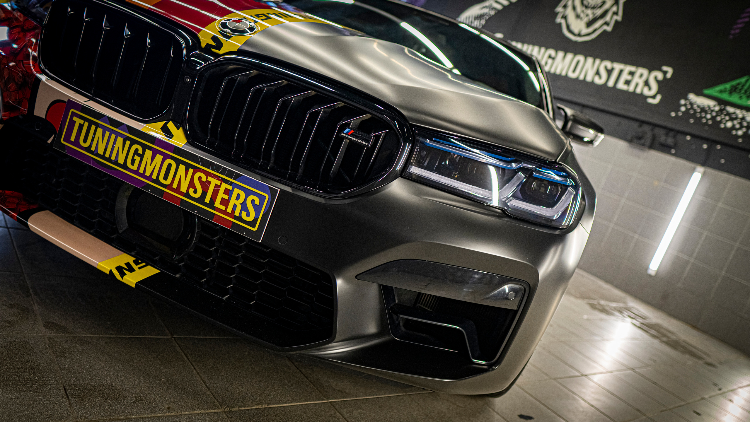 Винилография на BMW M5. Студия дизайна и оклейки авто Barmaley Design