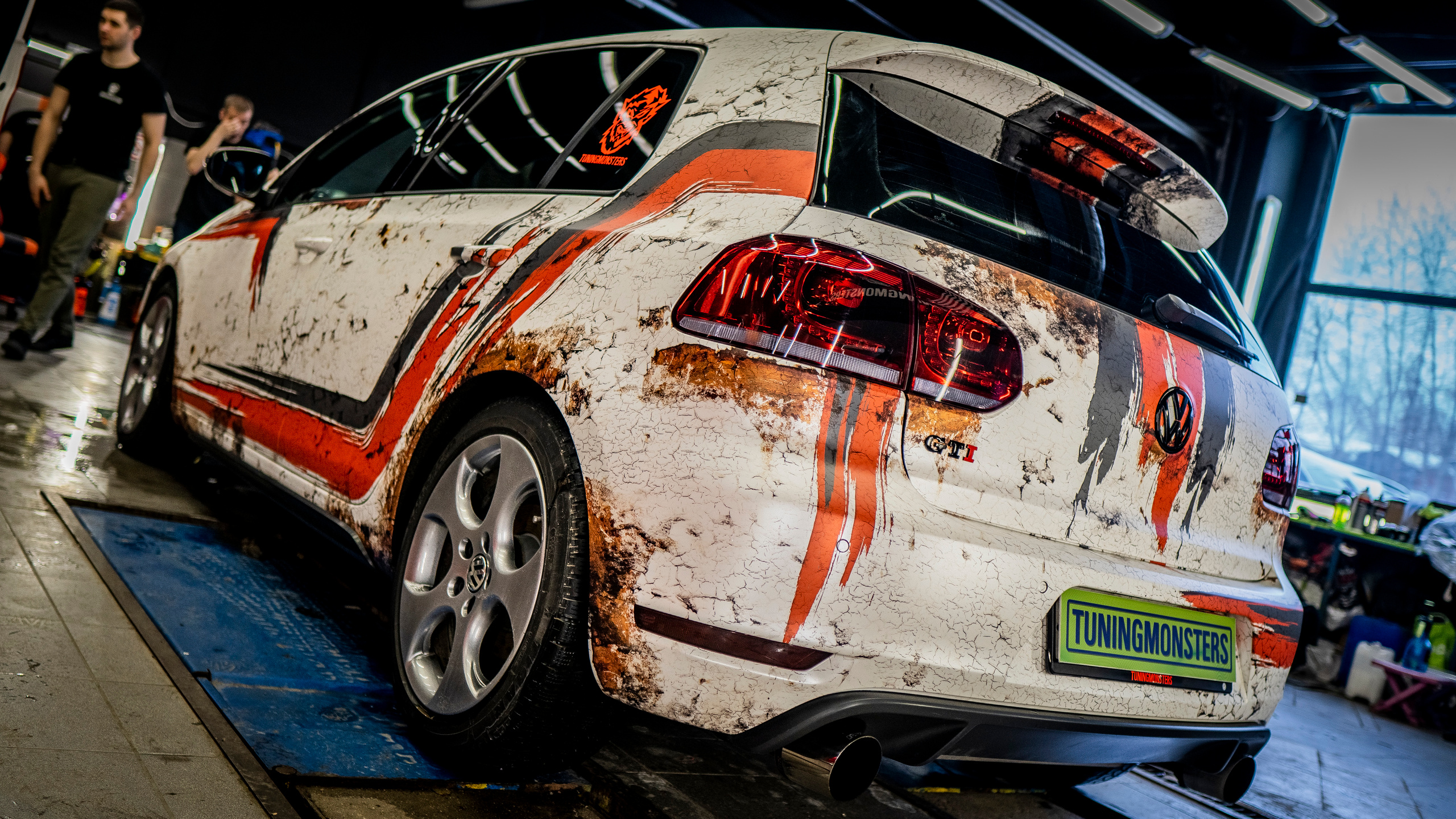 Винилография на VolksWagen Golf GTI. Студия дизайна и оклейки авто Barmaley Design