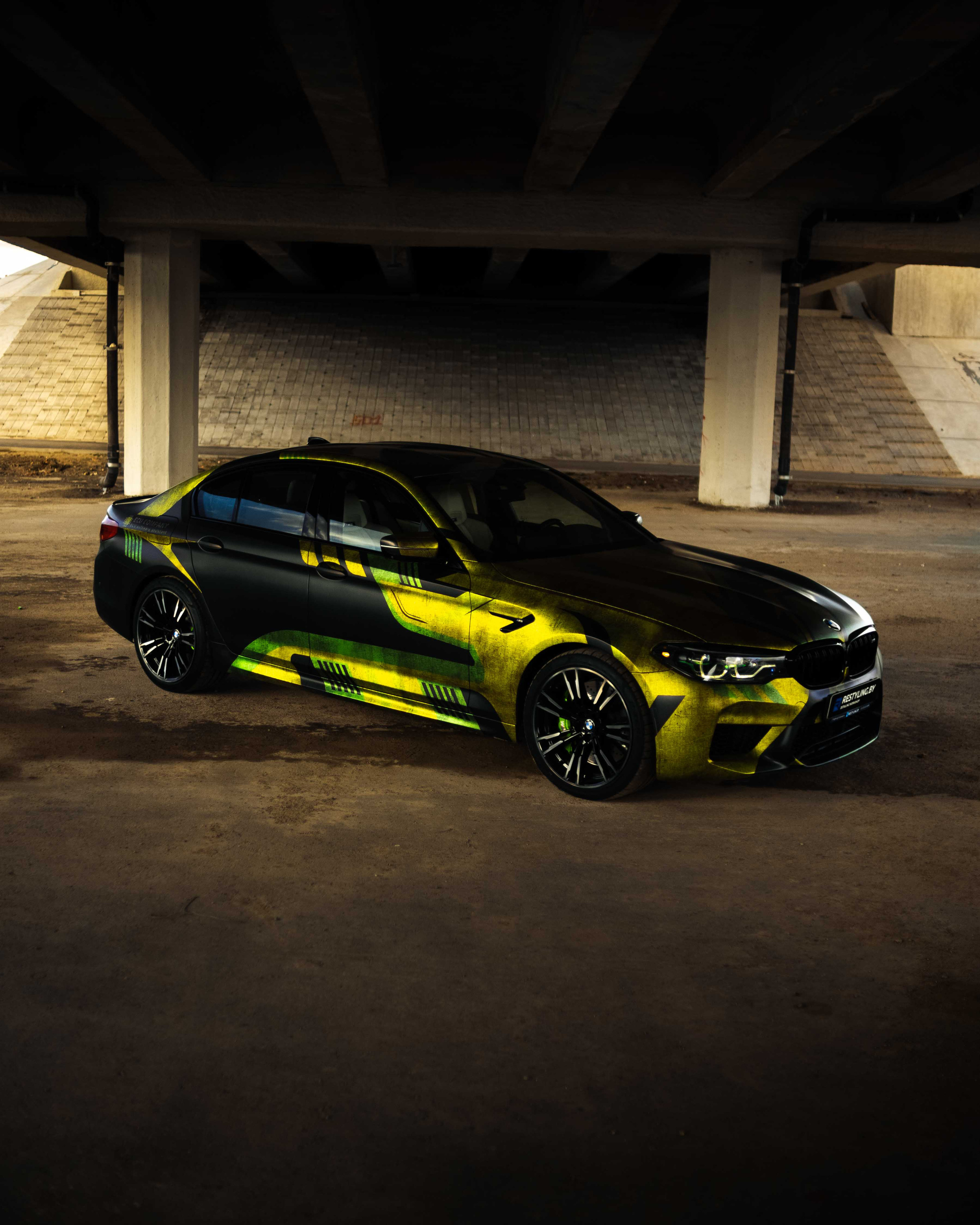 Винилография на BMW M5 F90. Студия дизайна и оклейки авто Barmaley Design