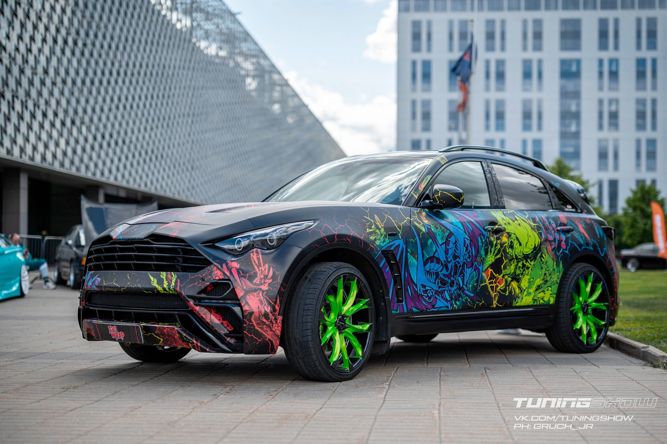 Винилография на Infiniti QX35 Draco. Студия дизайна и оклейки авто Barmaley Design
