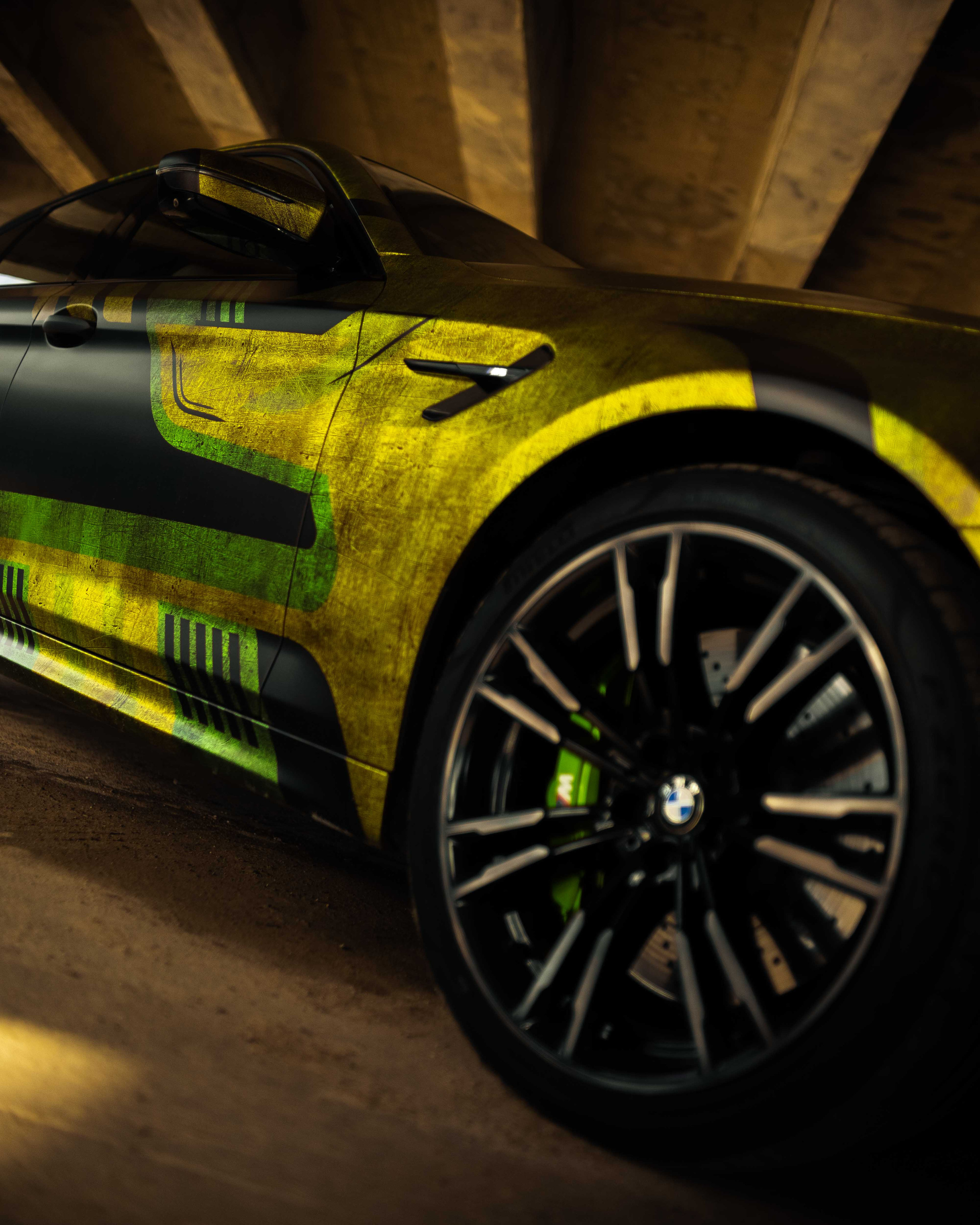 Винилография на BMW M5 F90. Студия дизайна и оклейки авто Barmaley Design