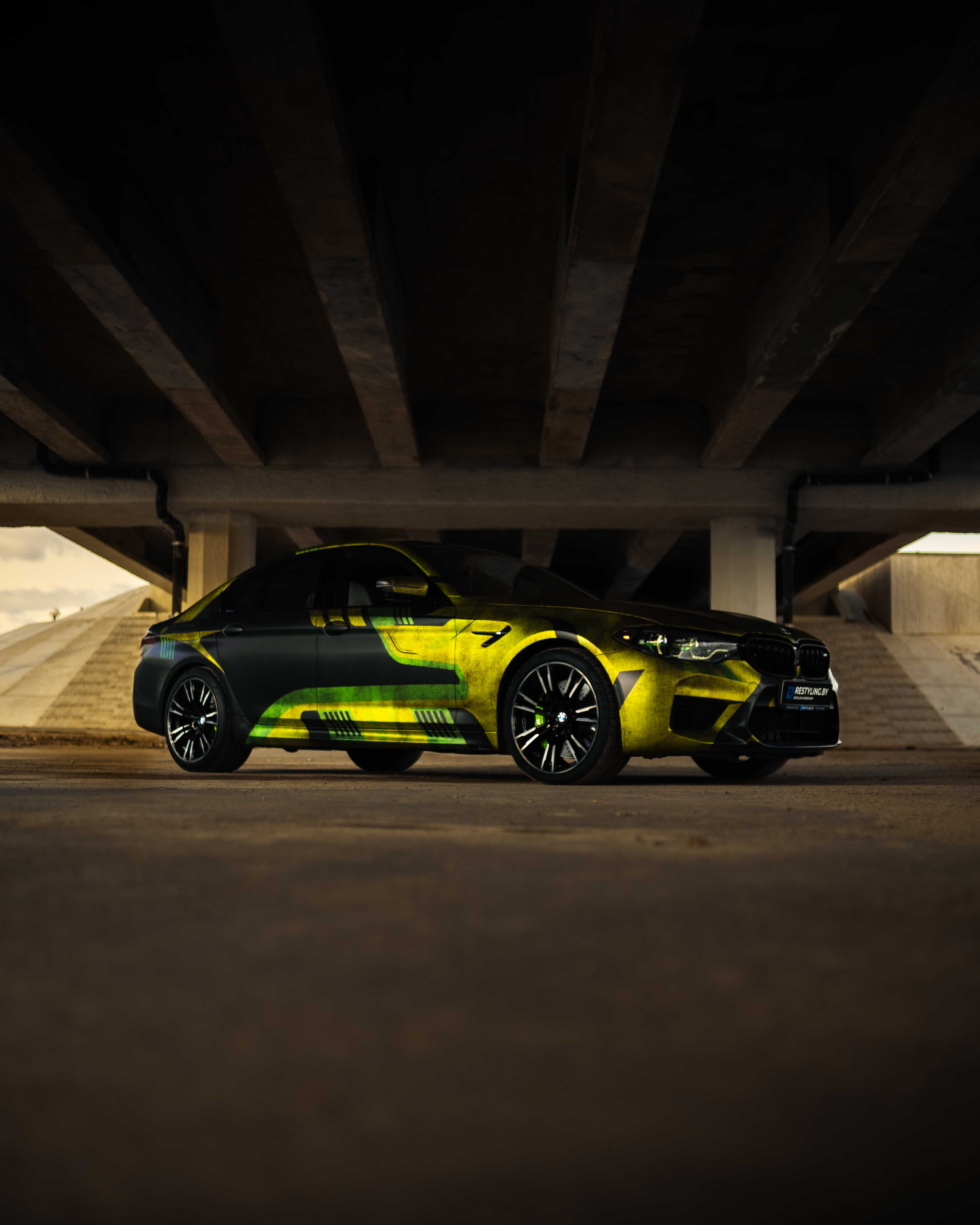 Винилография на BMW M5 F90. Студия дизайна и оклейки авто Barmaley Design