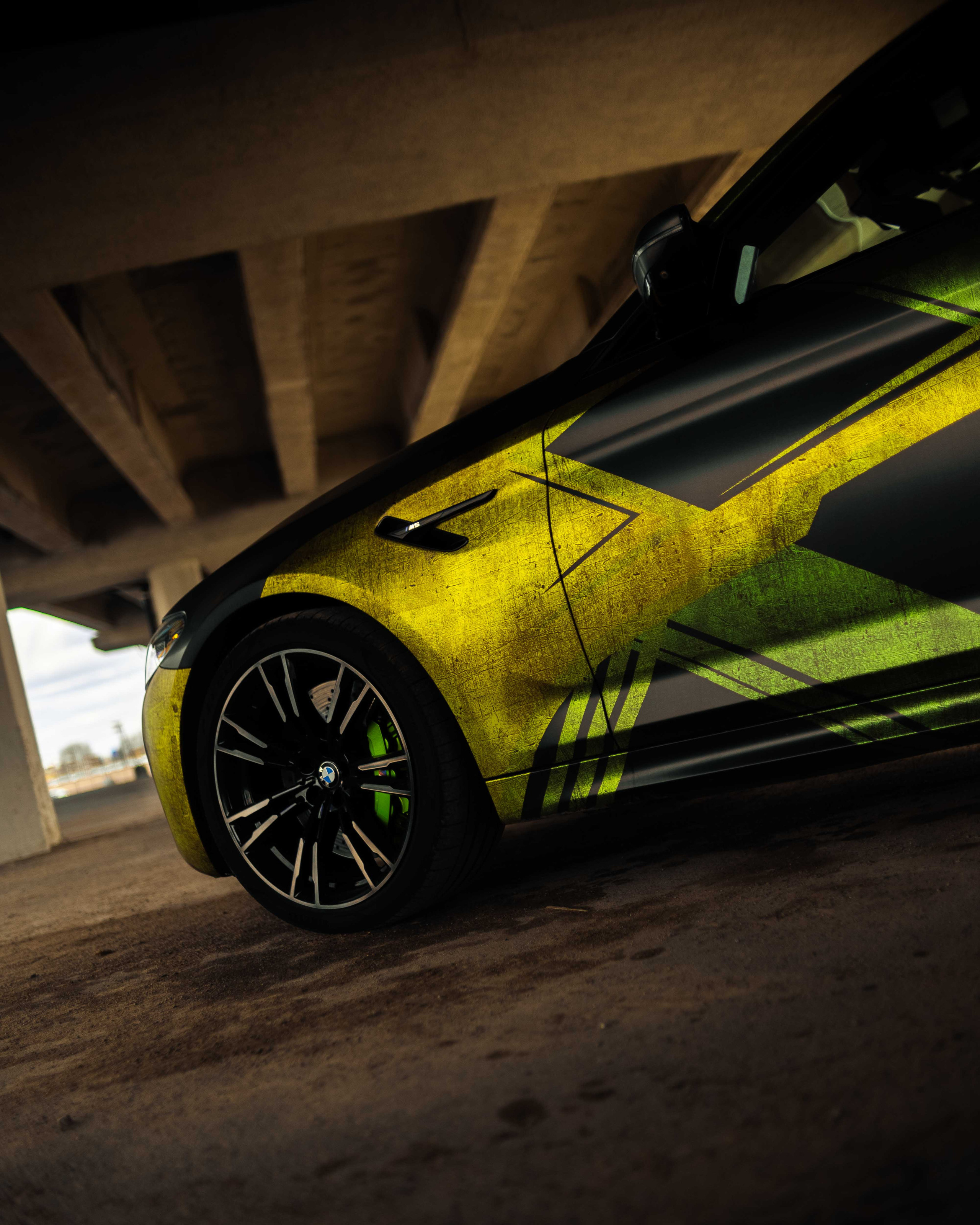 Винилография на BMW M5 F90. Студия дизайна и оклейки авто Barmaley Design