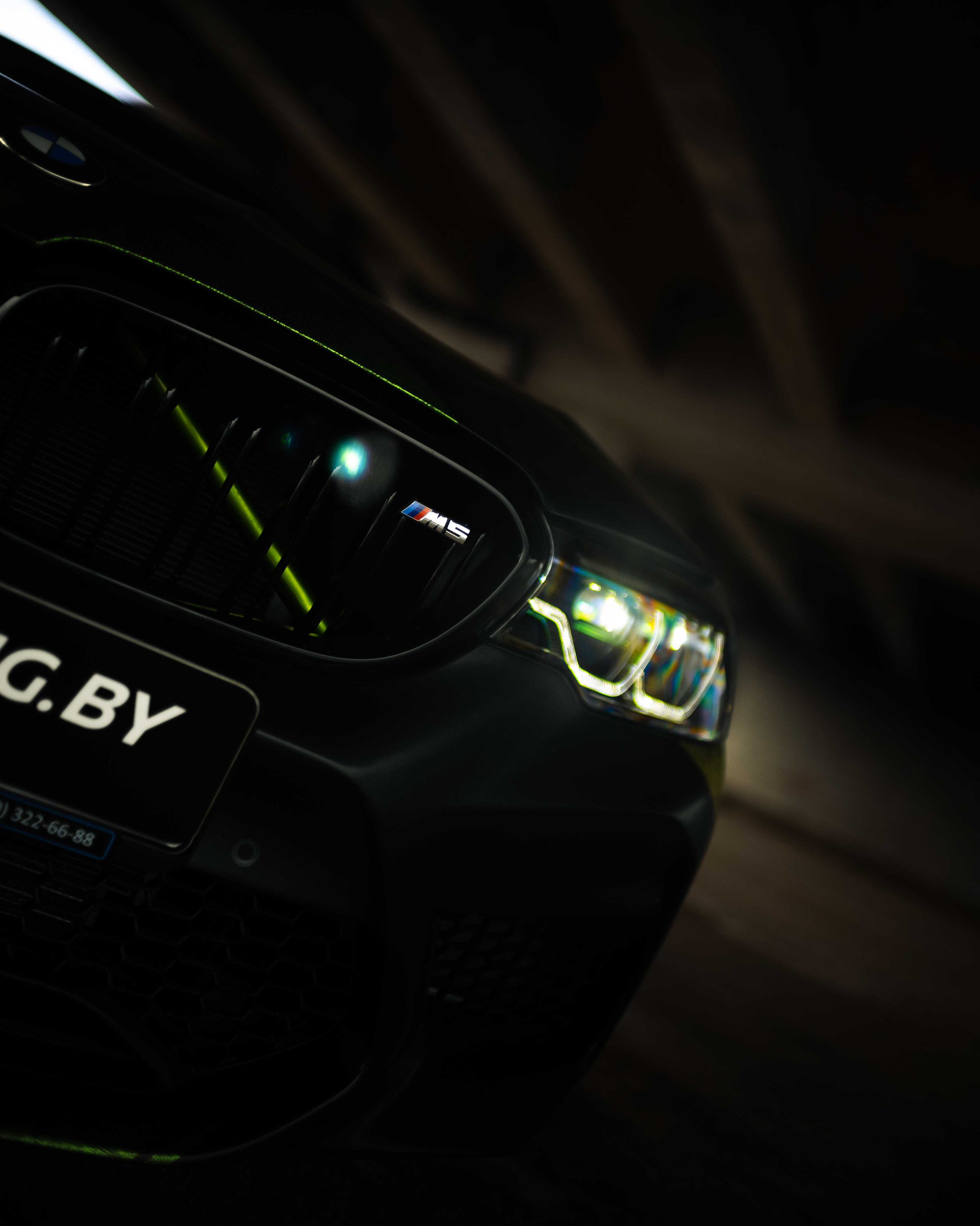 Винилография на BMW M5 F90. Студия дизайна и оклейки авто Barmaley Design