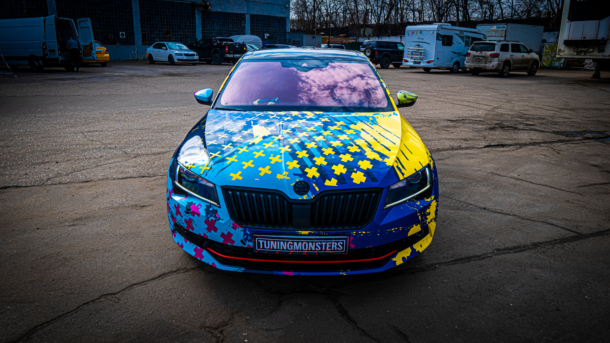 Винилография на Skoda Superb. Студия дизайна и оклейки авто Barmaley Design