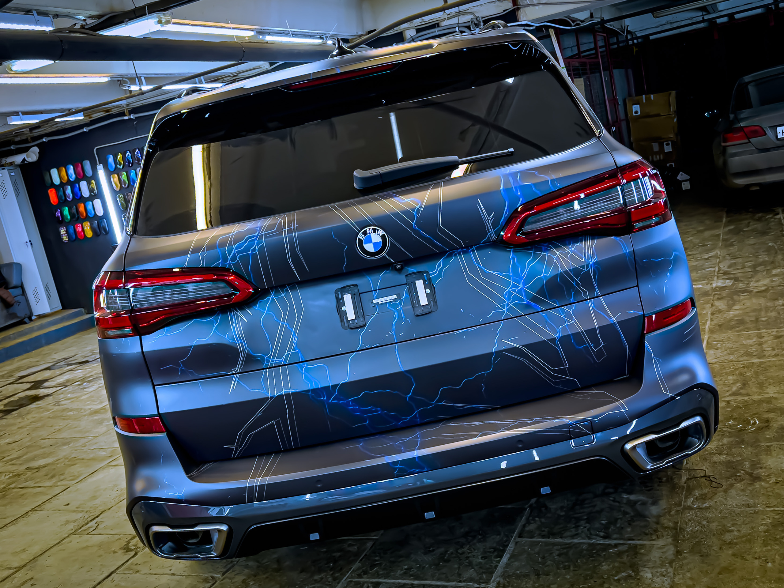 Винилография на BMW X5. Студия дизайна и оклейки авто Barmaley Design