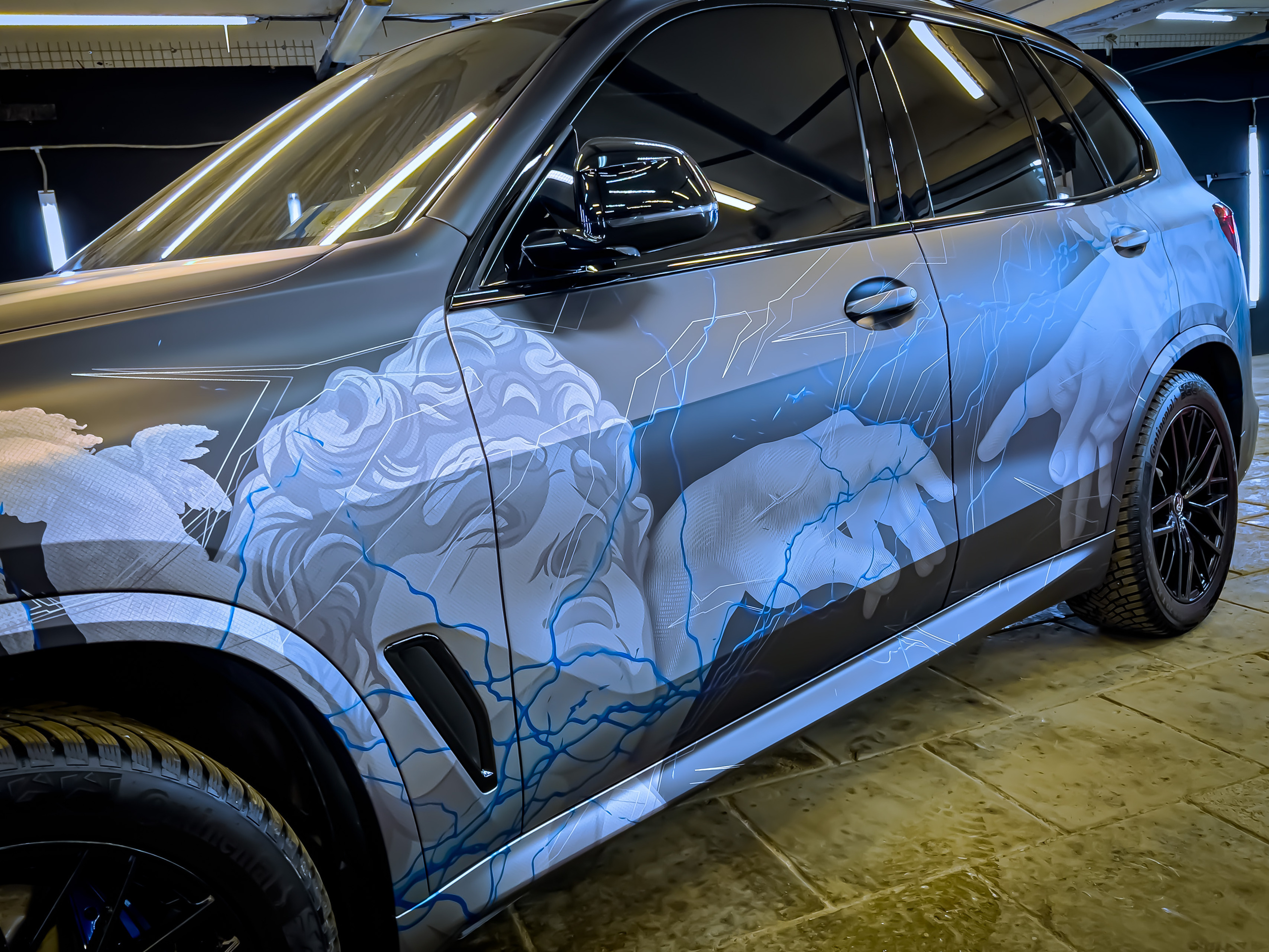 Винилография на BMW X5. Студия дизайна и оклейки авто Barmaley Design