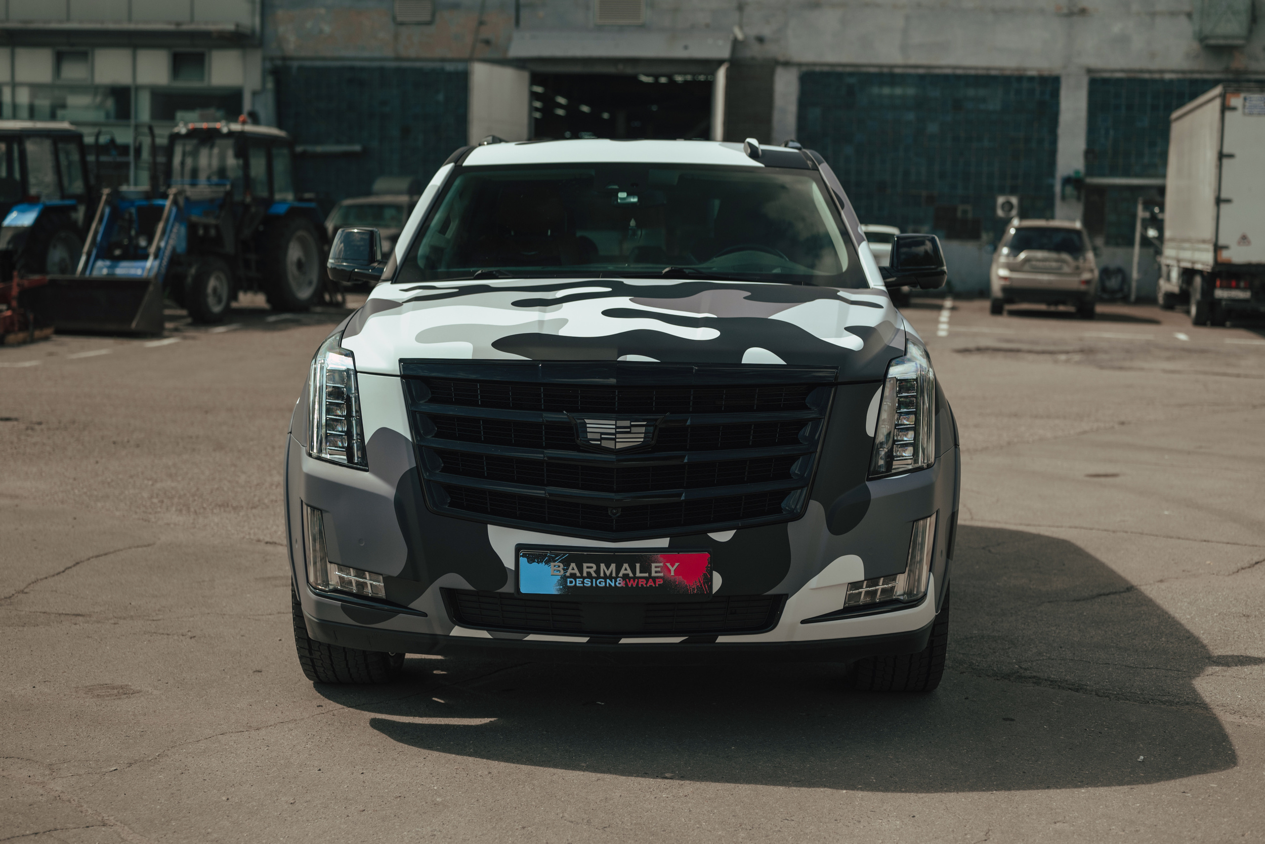Винилография на Cadillac Escalade. Студия дизайна и оклейки авто Barmaley Design