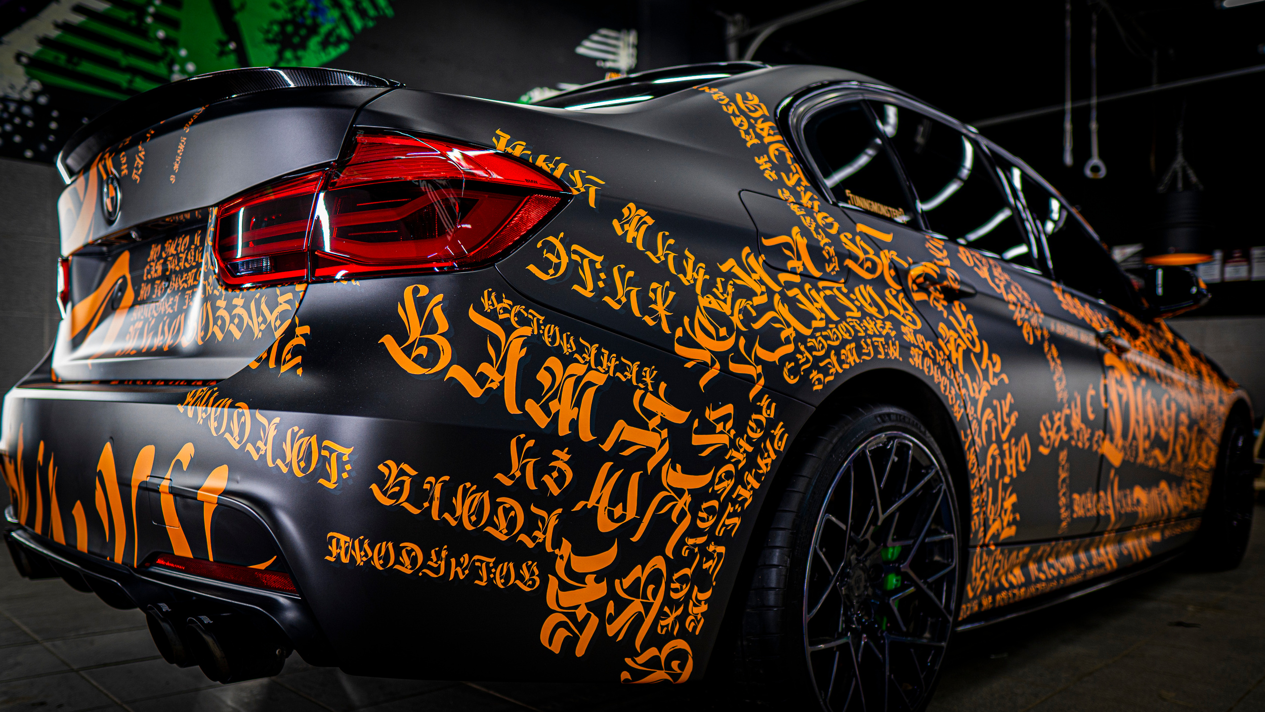 Винилография на BMW 3 F30. Студия дизайна и оклейки авто Barmaley Design