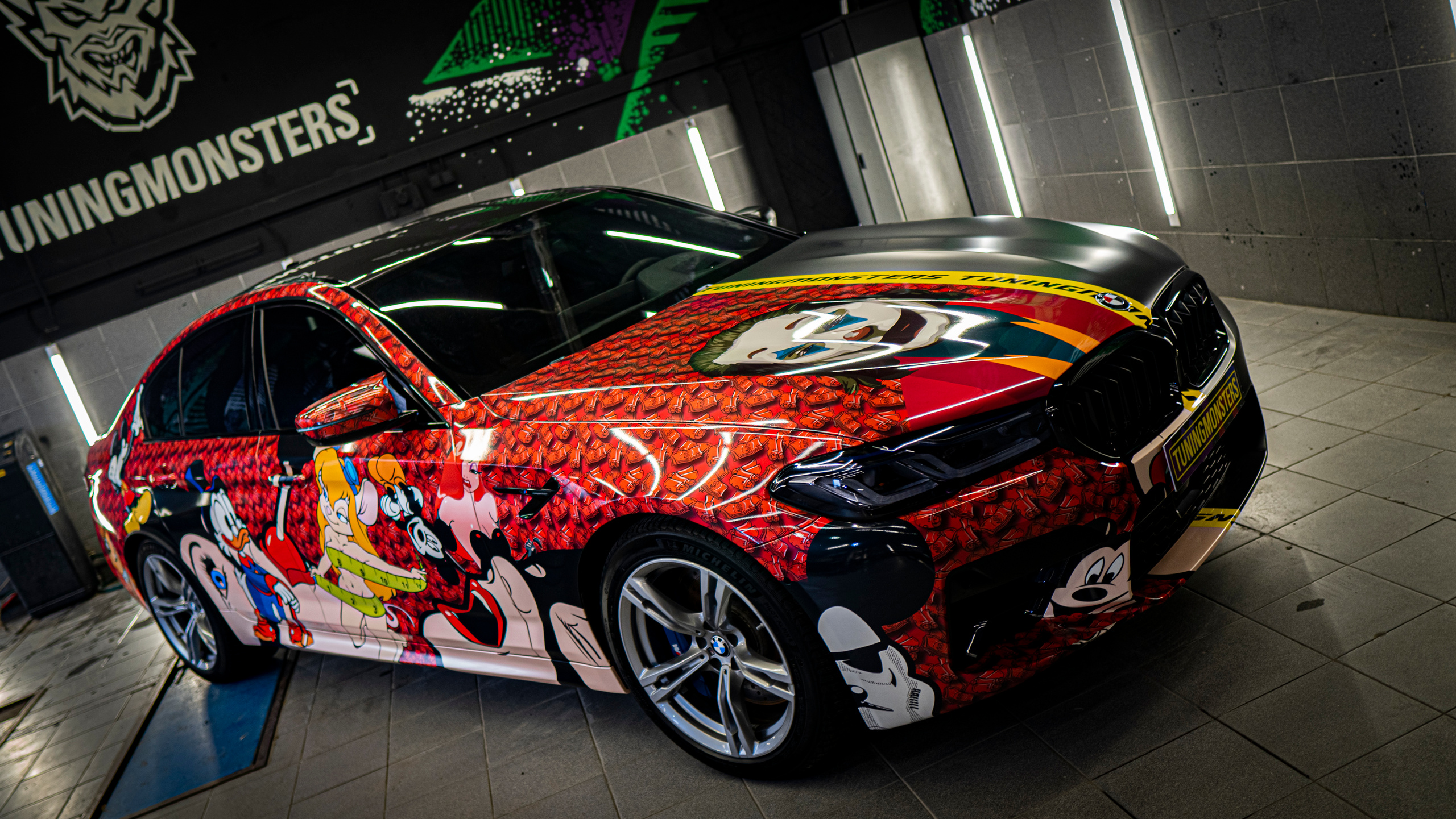 Винилография на BMW M5. Студия дизайна и оклейки авто Barmaley Design