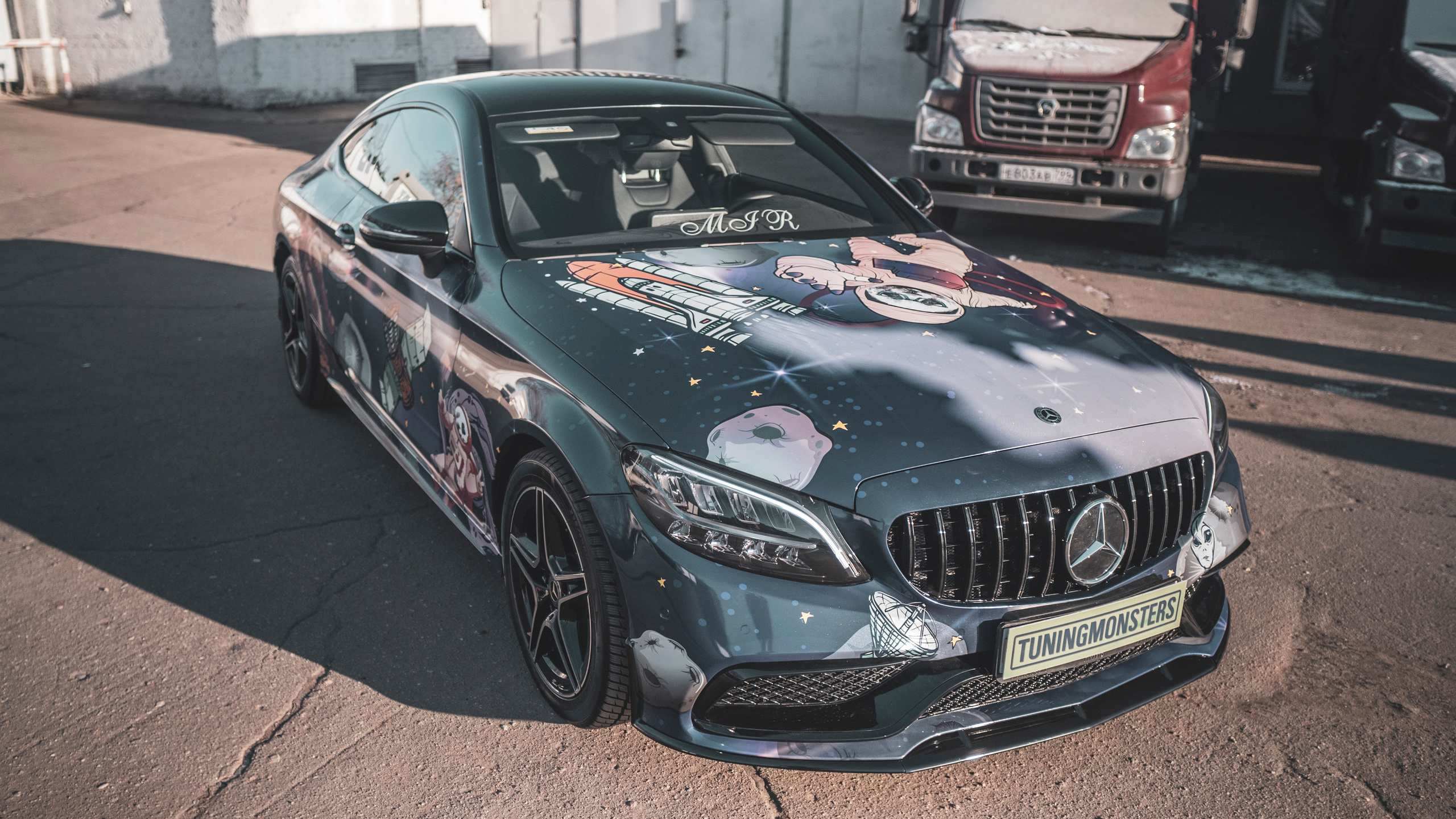 Винилография на Mercedes Benz E Coupe. Студия дизайна и оклейки авто Barmaley Design