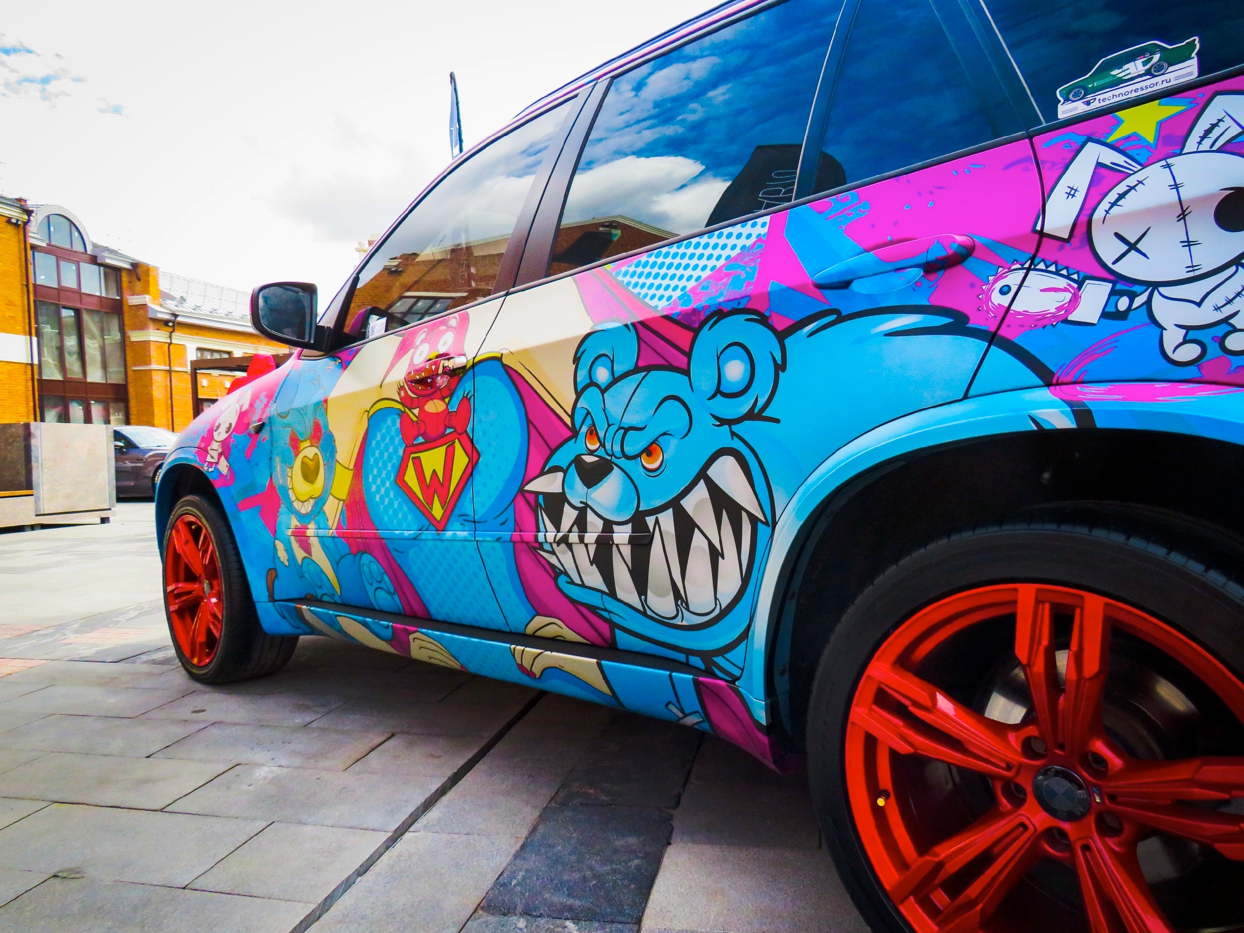 Винилография на BMW X5. Студия дизайна и оклейки авто Barmaley Design