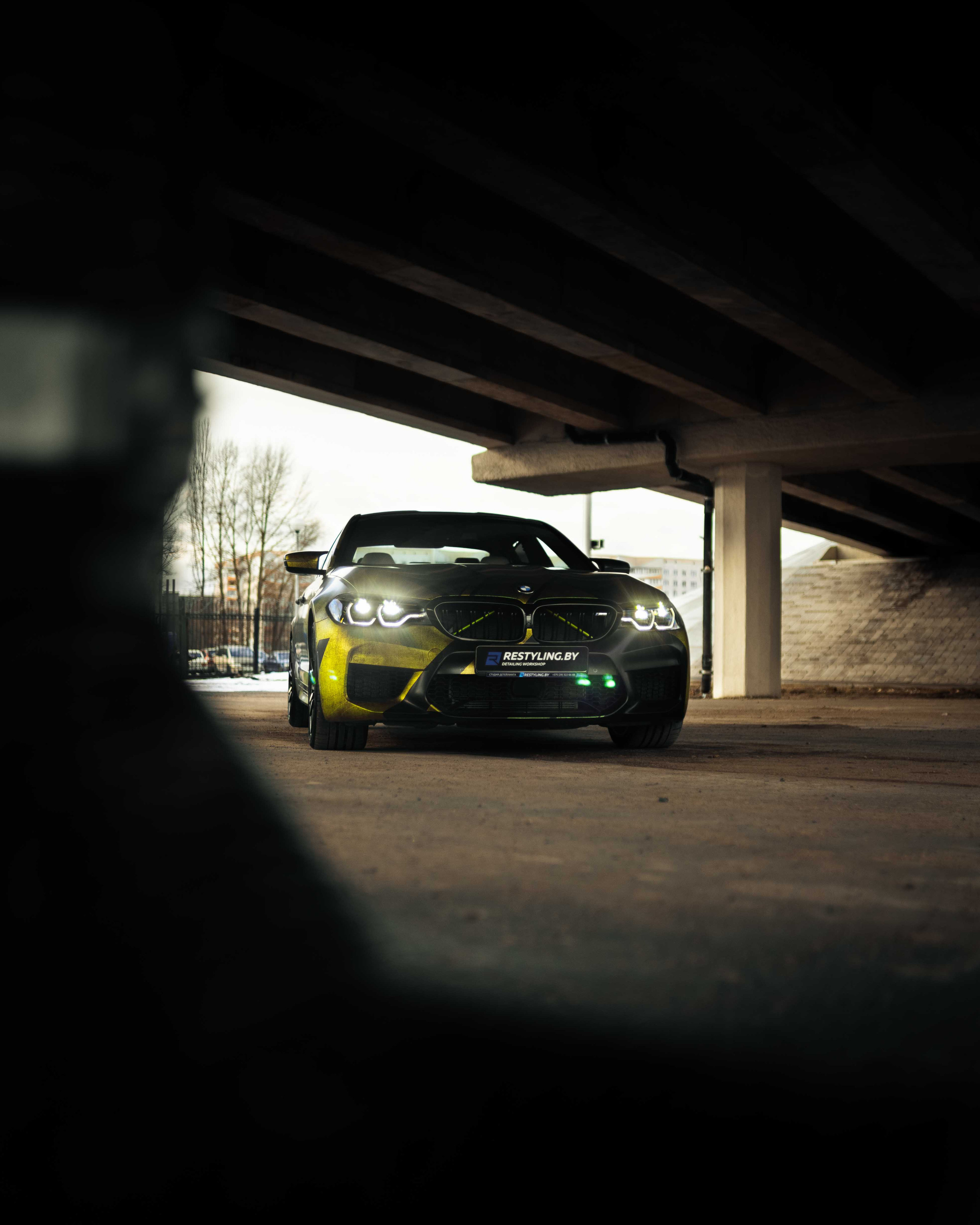 Винилография на BMW M5 F90. Студия дизайна и оклейки авто Barmaley Design