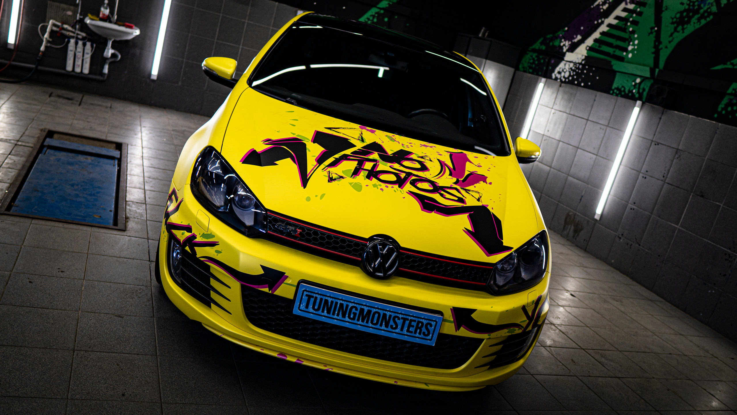 Винилография на VolksWagen Golf. Студия дизайна и оклейки авто Barmaley Design