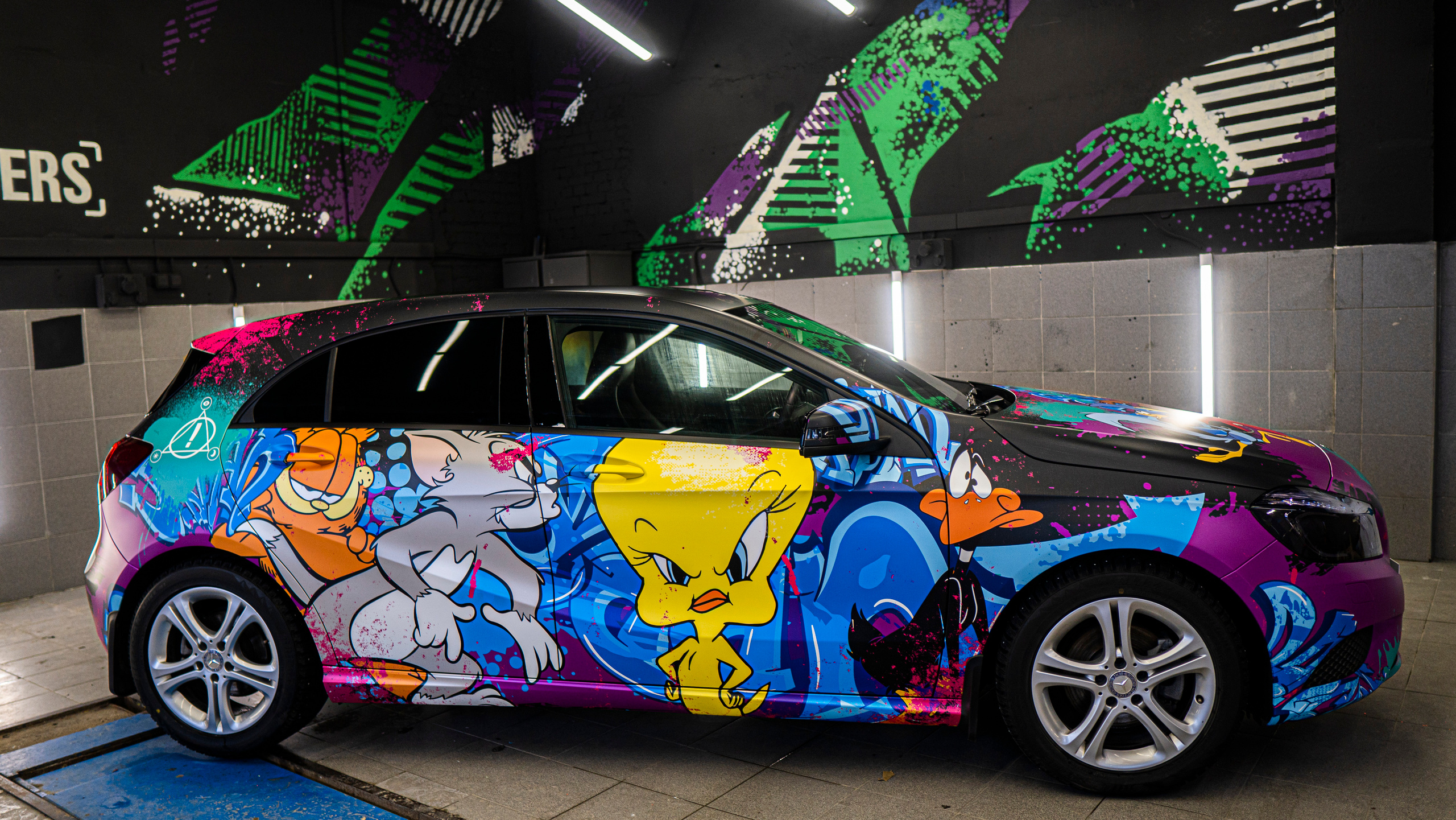 Винилография на Mercedes Benz A. Студия дизайна и оклейки авто Barmaley Design