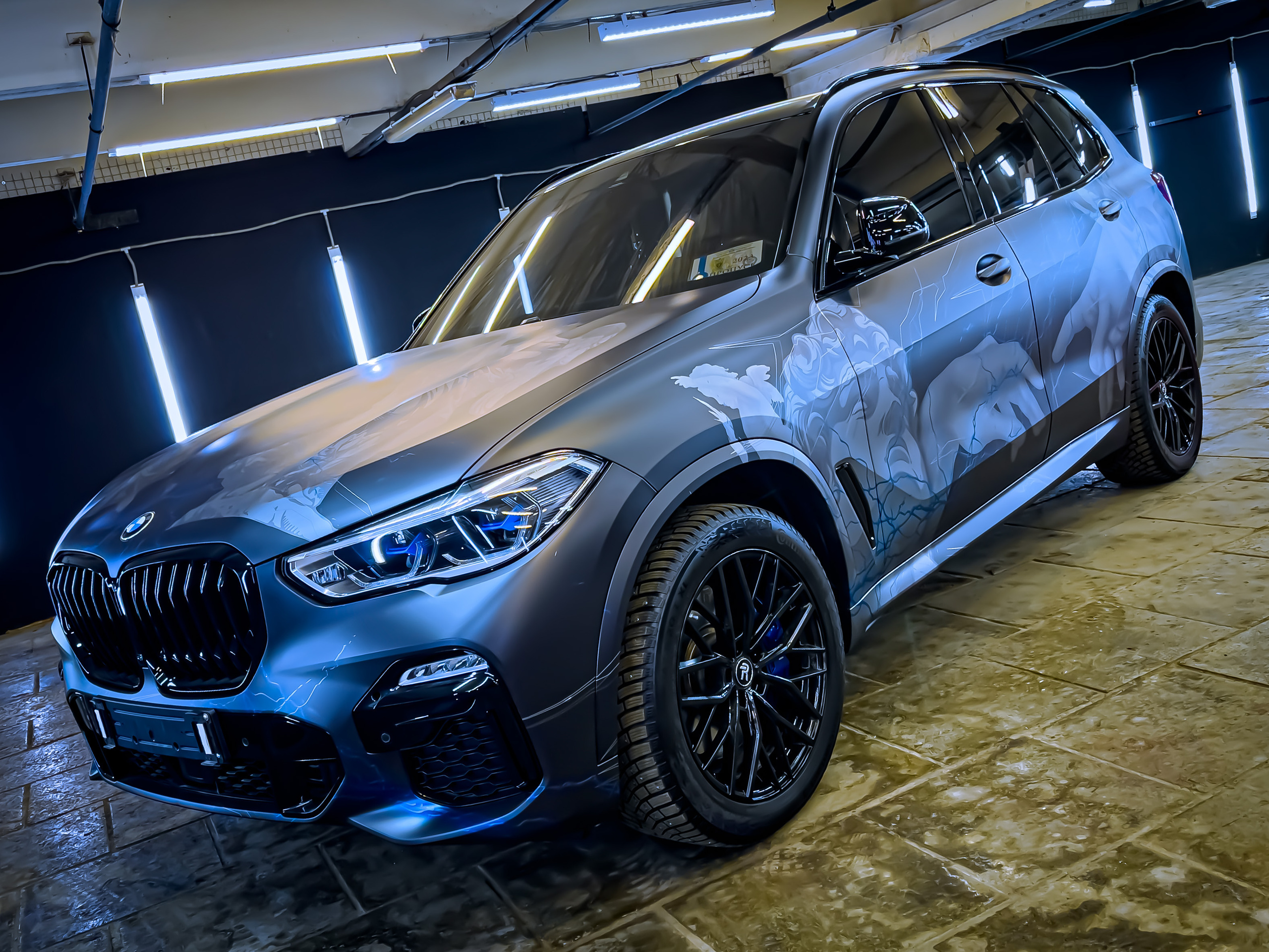 Винилография на BMW X5. Студия дизайна и оклейки авто Barmaley Design