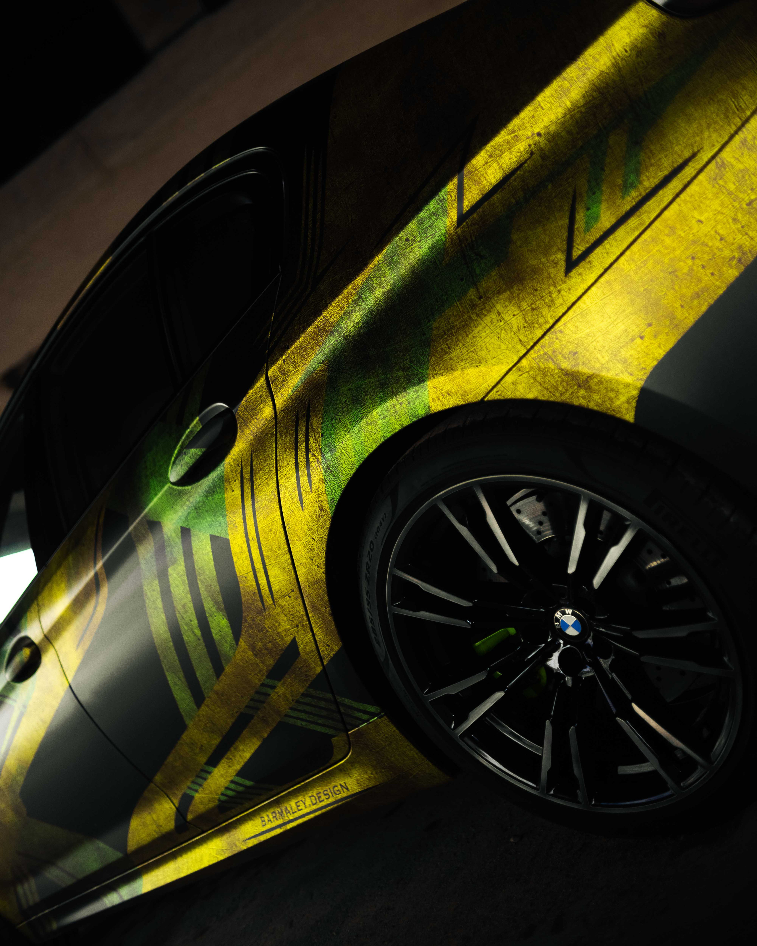 Винилография на BMW M5 F90. Студия дизайна и оклейки авто Barmaley Design