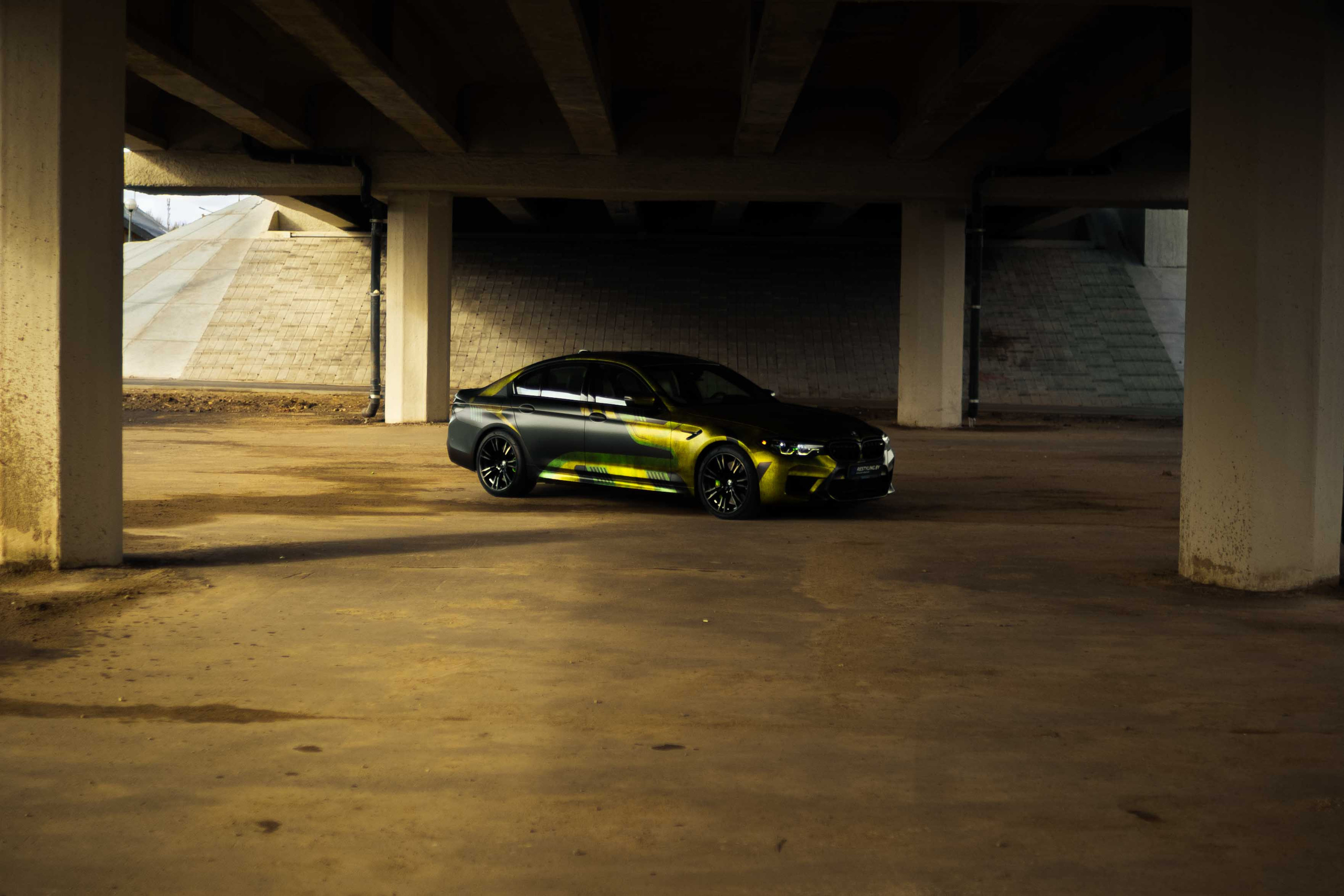 Винилография на BMW M5 F90. Студия дизайна и оклейки авто Barmaley Design