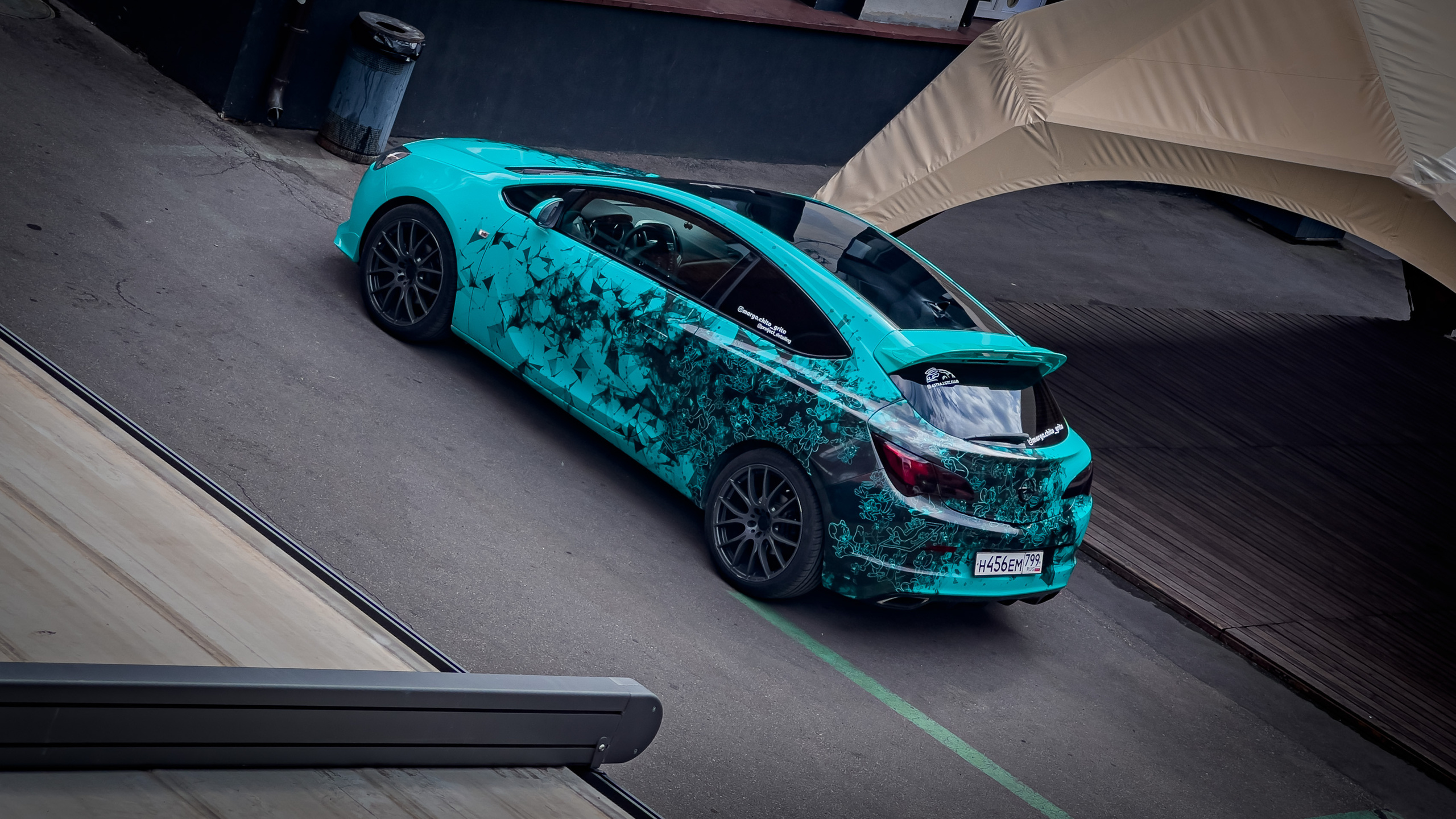 Винилография на Opel Astra J GTC. Студия дизайна и оклейки авто Barmaley Design