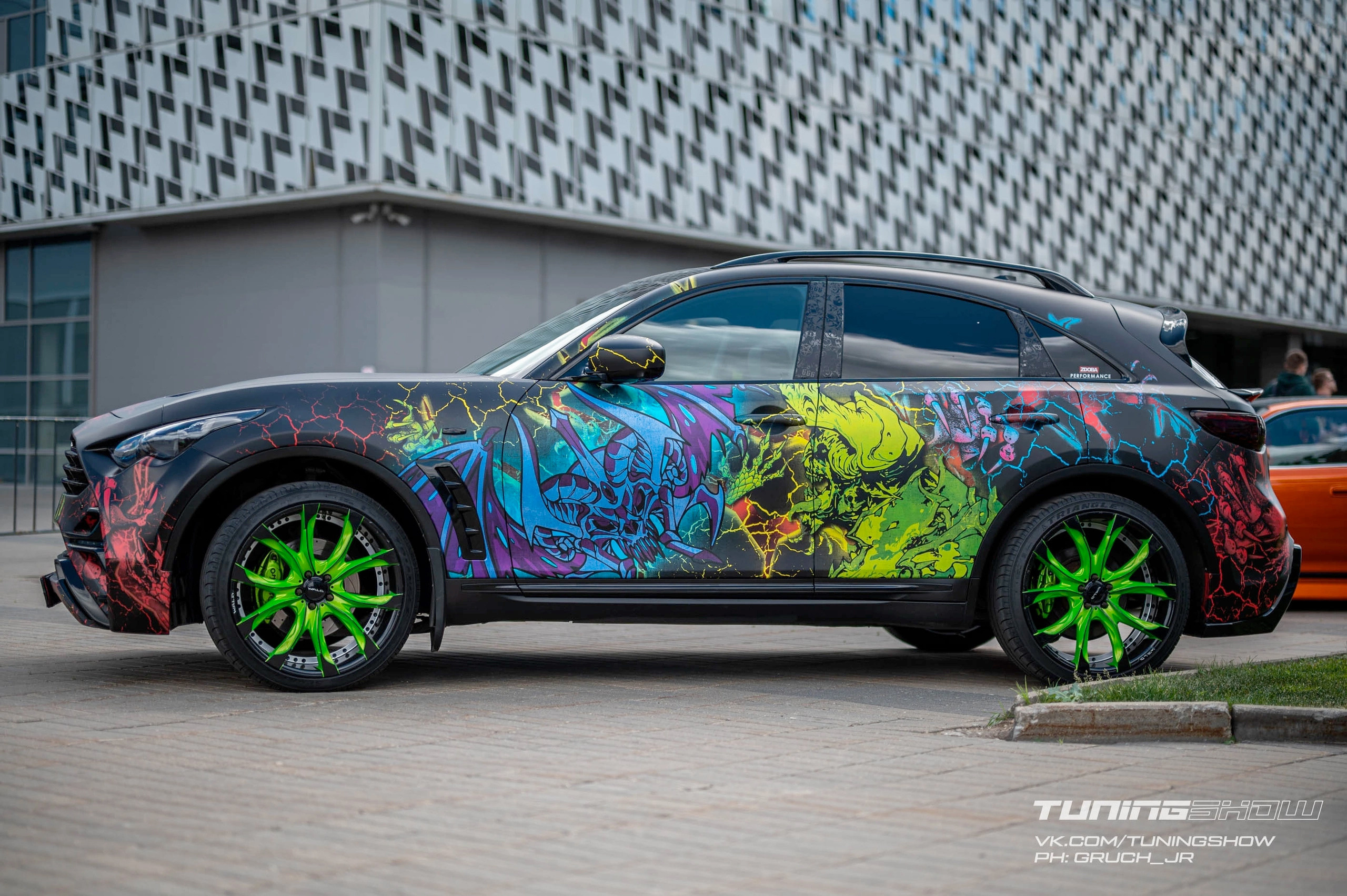 Винилография на Infiniti QX35 Draco. Студия дизайна и оклейки авто Barmaley Design