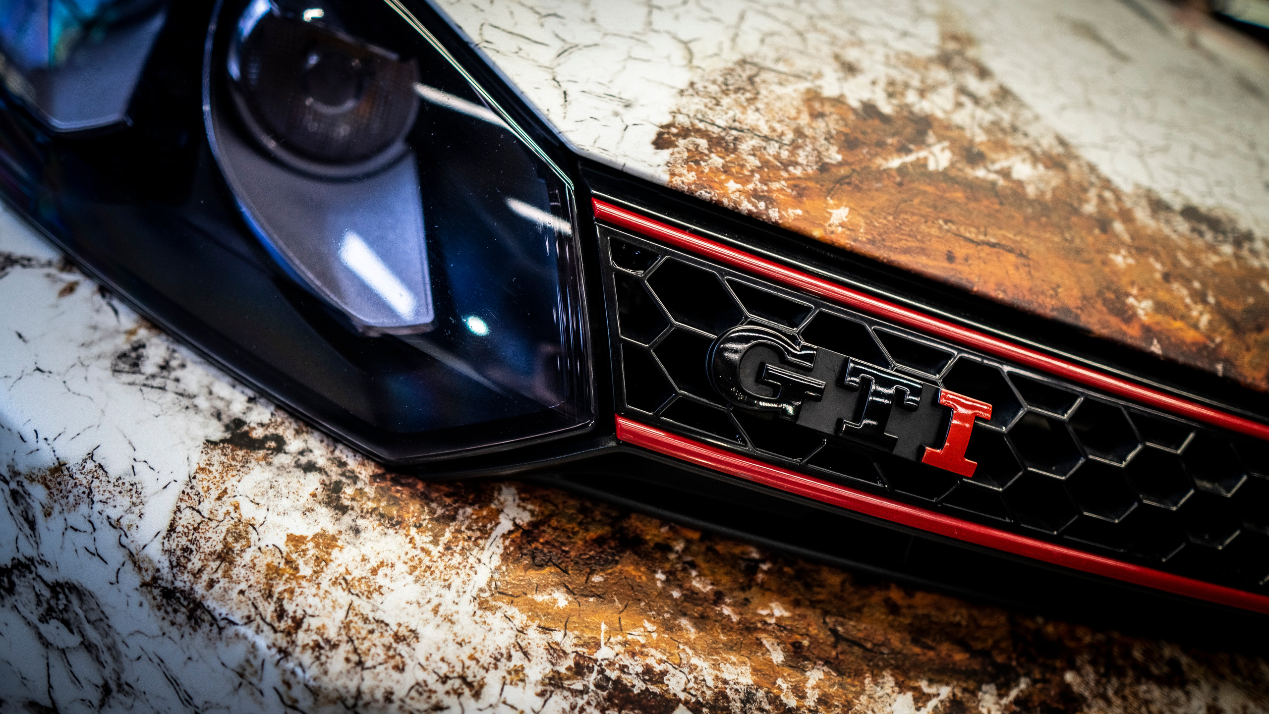 Винилография на VolksWagen Golf GTI. Студия дизайна и оклейки авто Barmaley Design