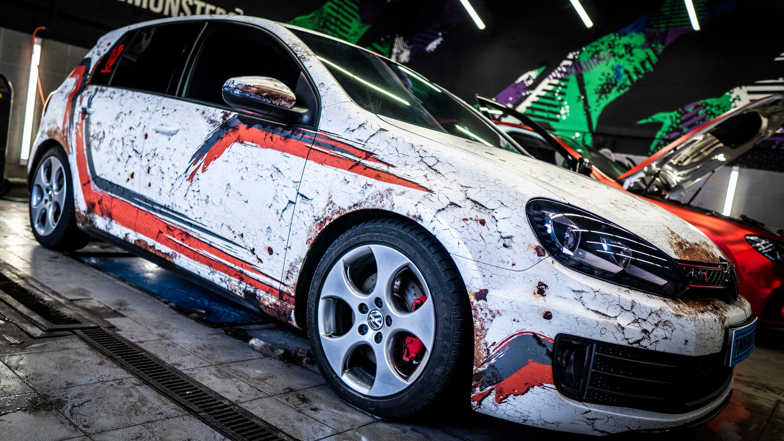 Винилография на VolksWagen Golf GTI. Студия дизайна и оклейки авто Barmaley Design