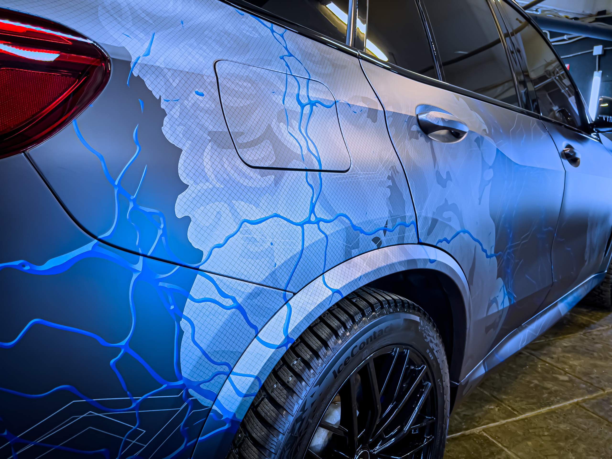 Винилография на BMW X5. Студия дизайна и оклейки авто Barmaley Design