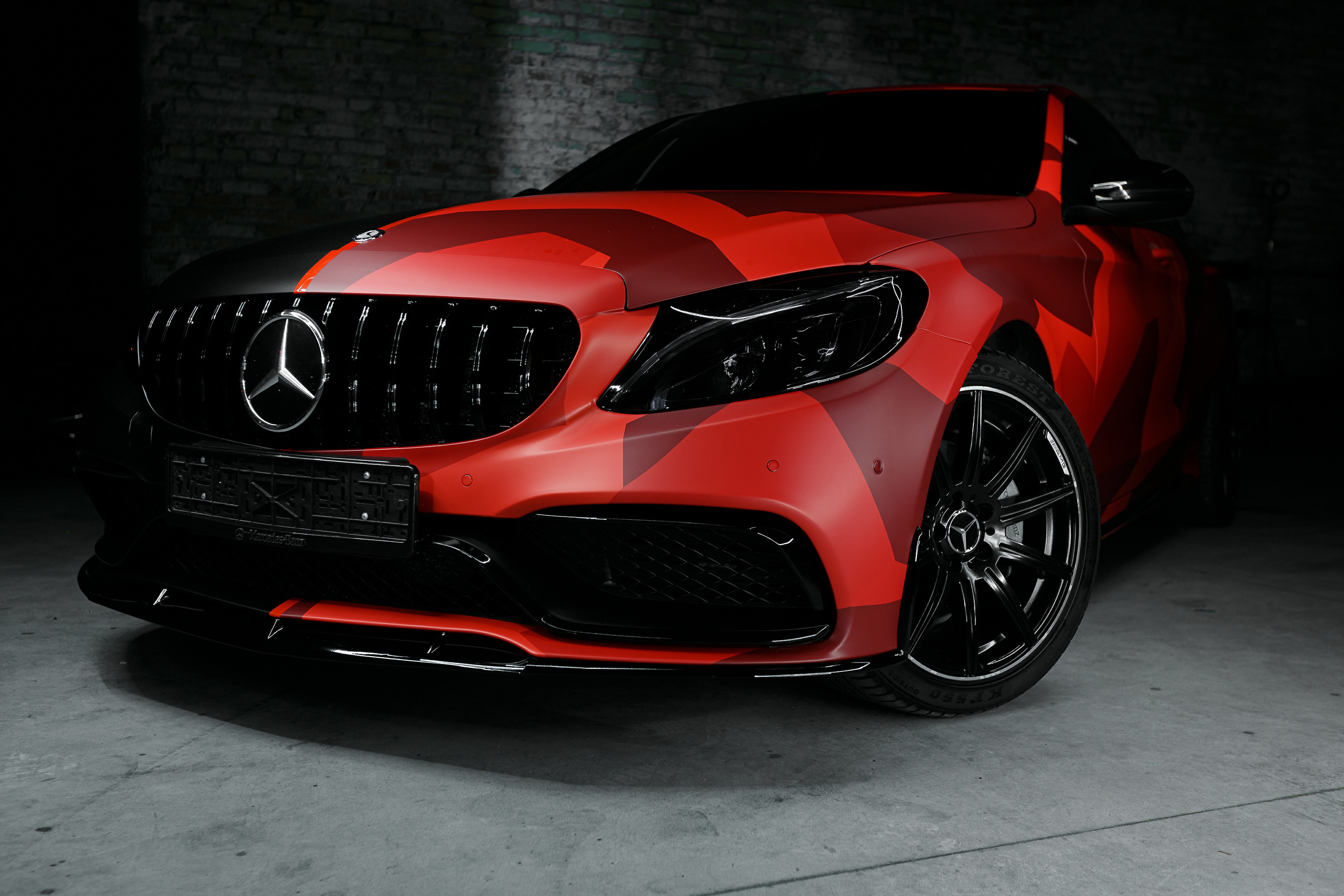 Винилография на Mercedes Benz C. Студия дизайна и оклейки авто Barmaley Design