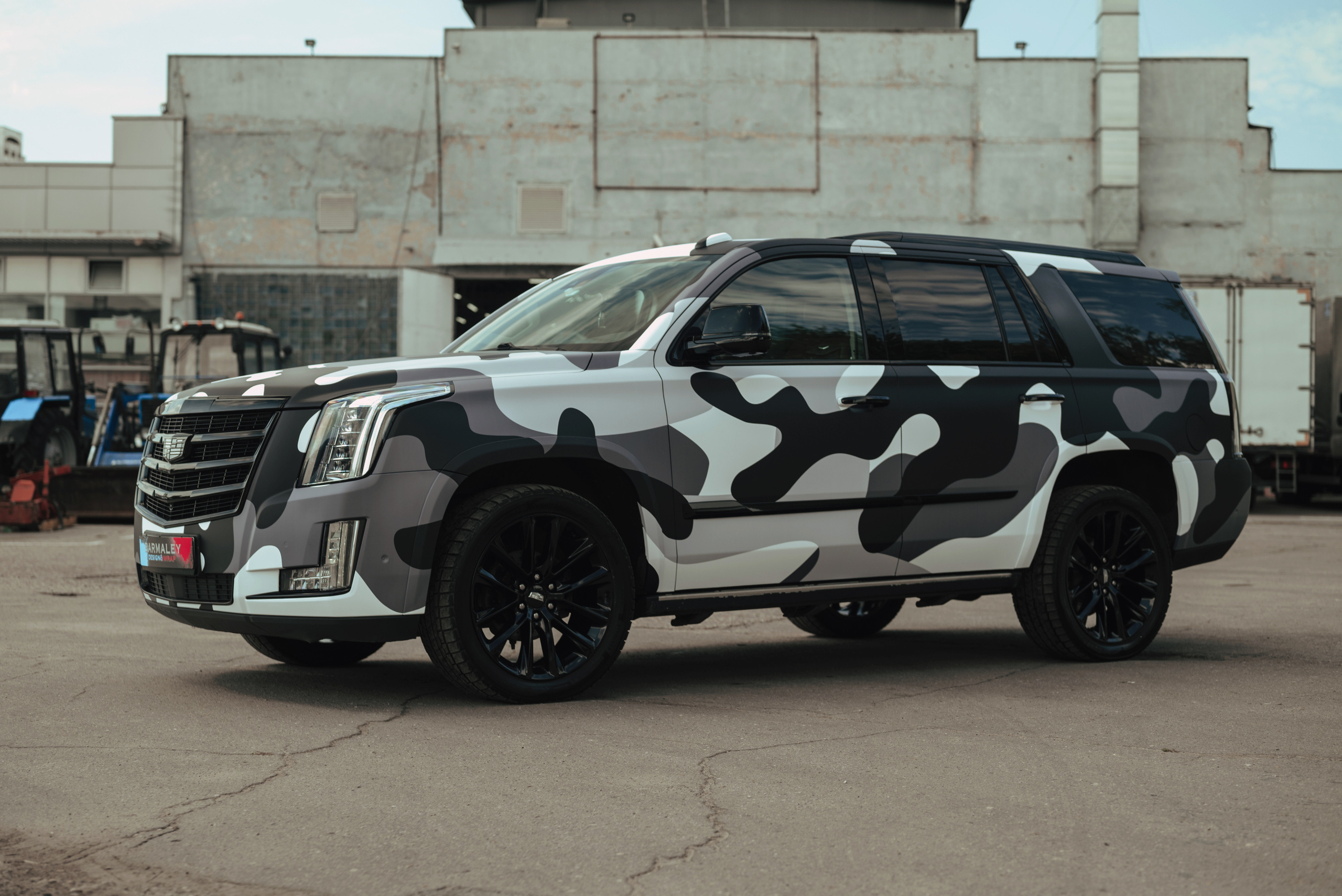 Винилография на Cadillac Escalade. Студия дизайна и оклейки авто Barmaley Design