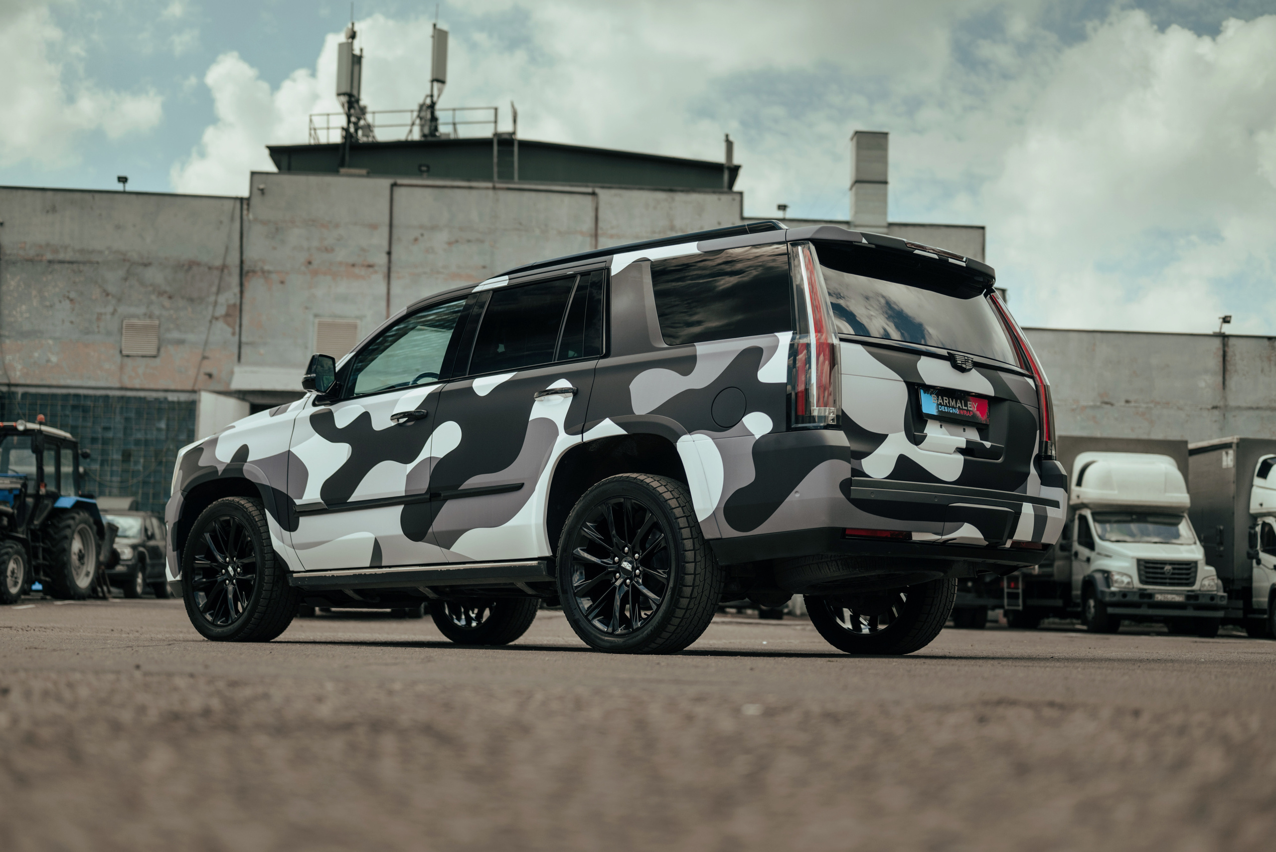 Винилография на Cadillac Escalade. Студия дизайна и оклейки авто Barmaley Design