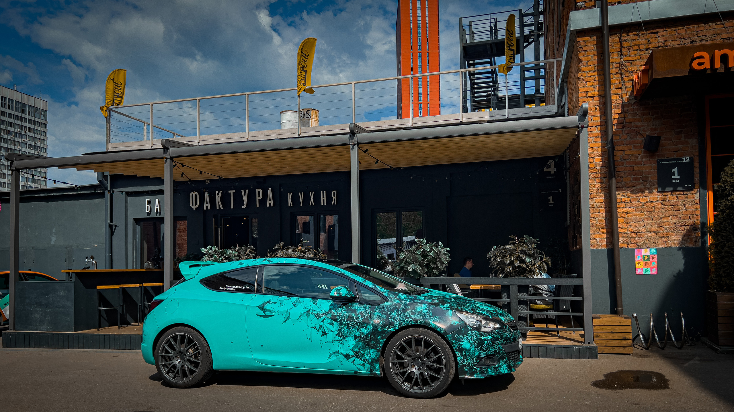 Винилография на Opel Astra J GTC. Студия дизайна и оклейки авто Barmaley Design