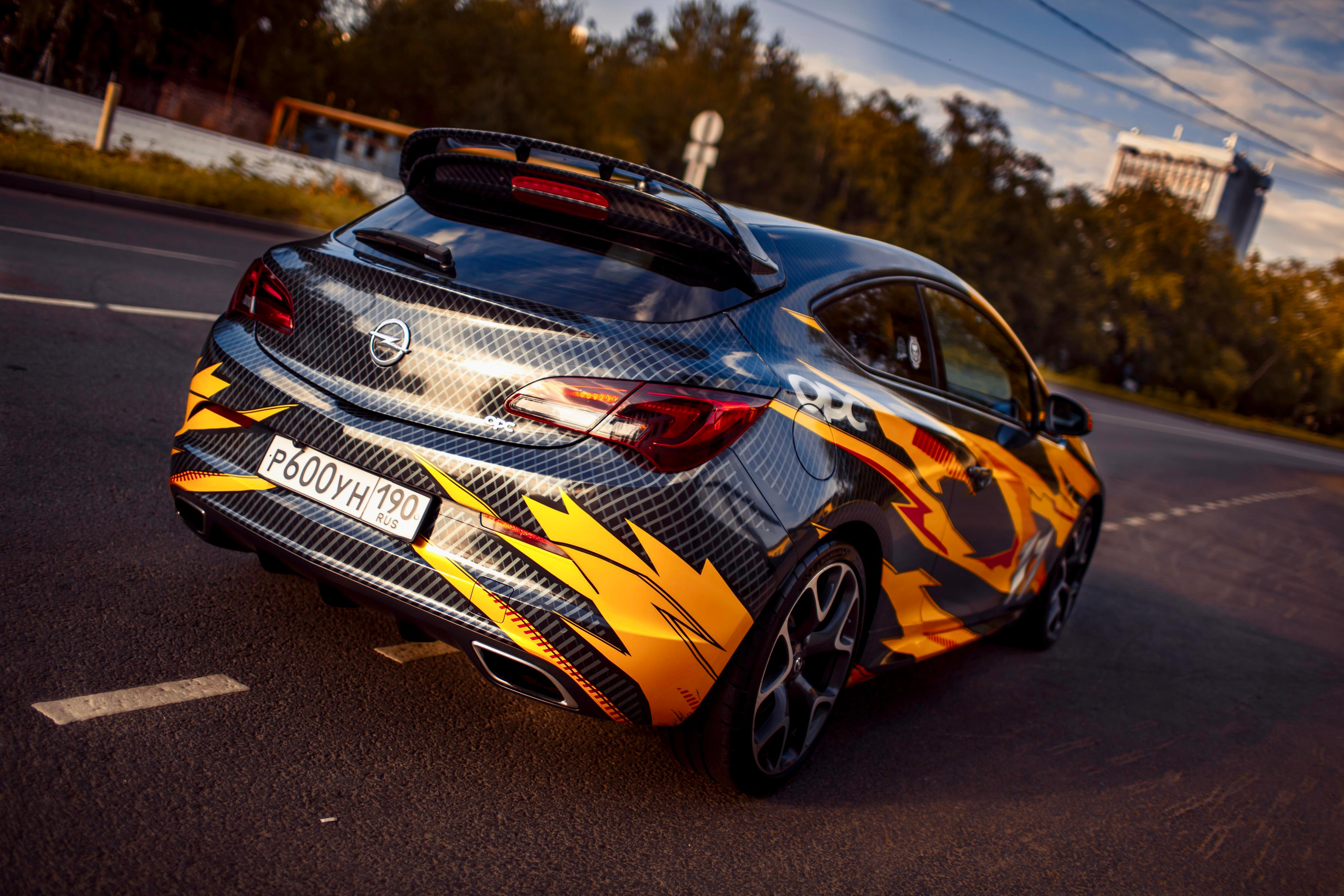 Винилография на Opel Astra OPC. Студия дизайна и оклейки авто Barmaley Design