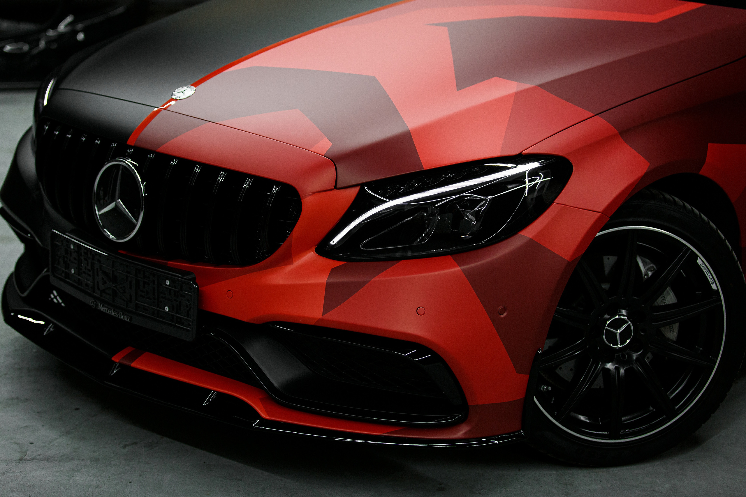 Винилография на Mercedes Benz C. Студия дизайна и оклейки авто Barmaley Design