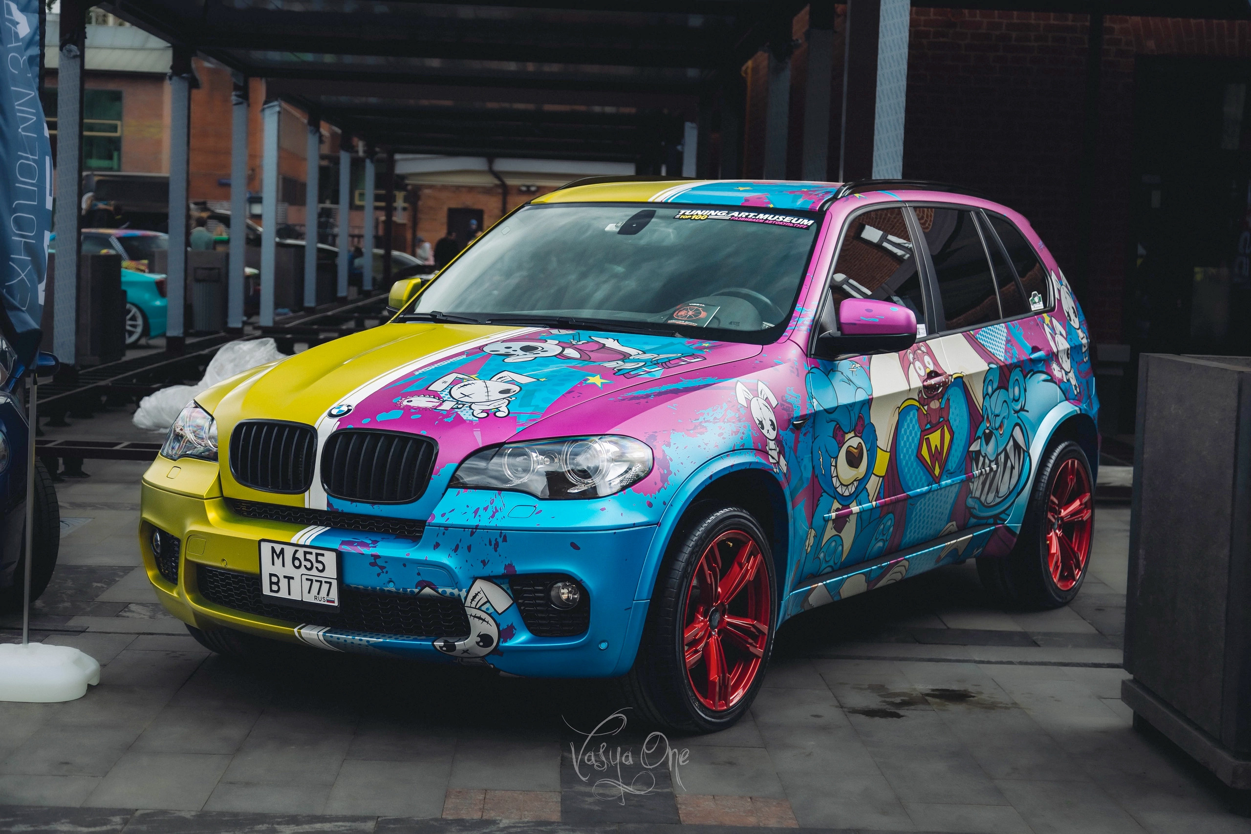 Винилография на BMW X5. Студия дизайна и оклейки авто Barmaley Design