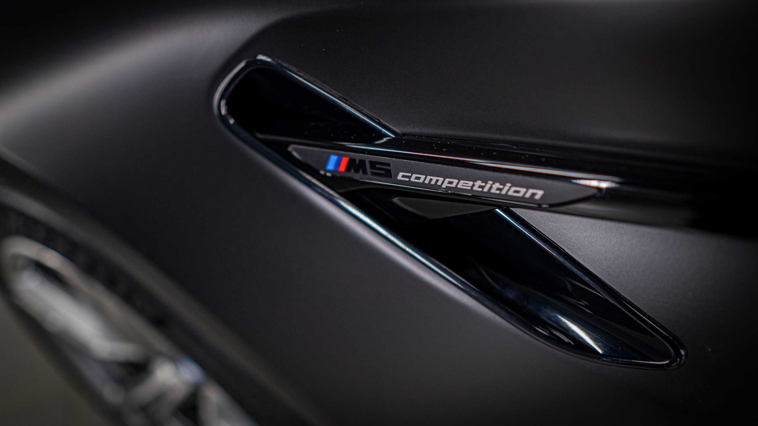 Винилография на BMW M5. Студия дизайна и оклейки авто Barmaley Design