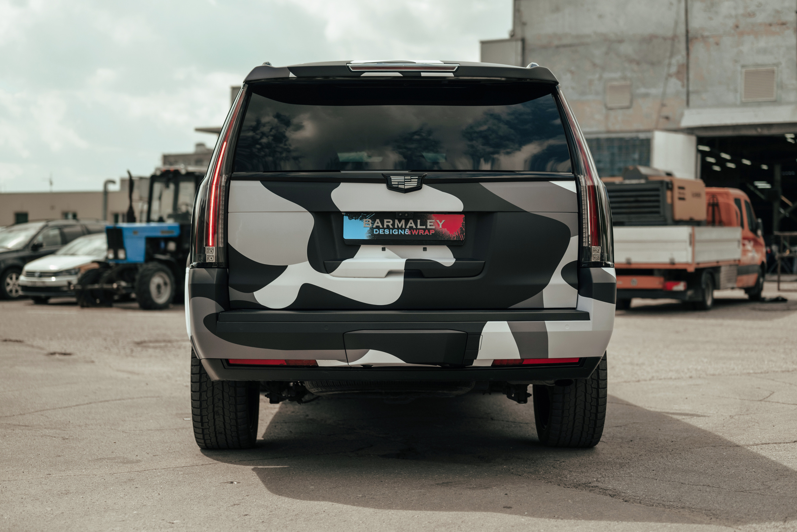 Винилография на Cadillac Escalade. Студия дизайна и оклейки авто Barmaley Design