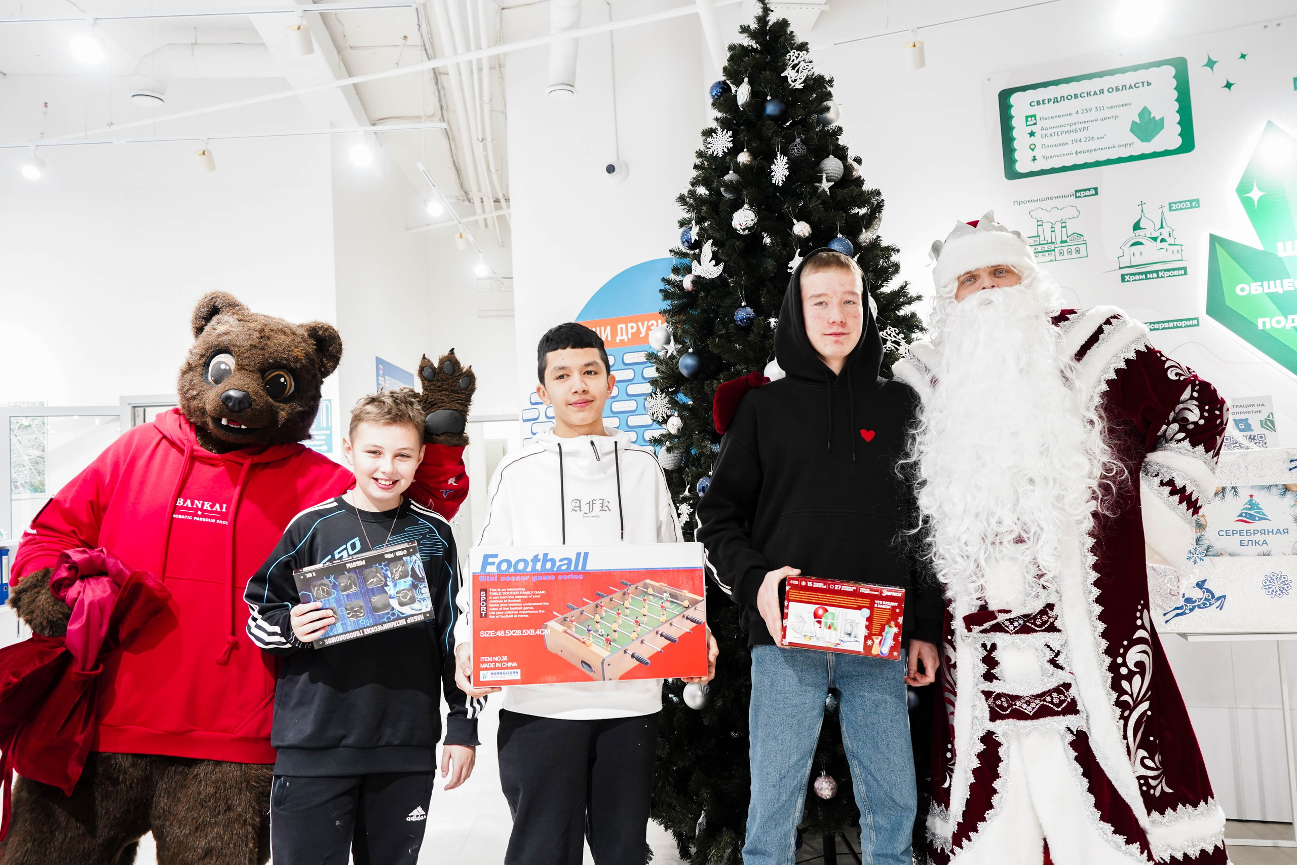 Благотворительная елка. Семейный и портретный фотограф в Екатеринбурге Yana Strok