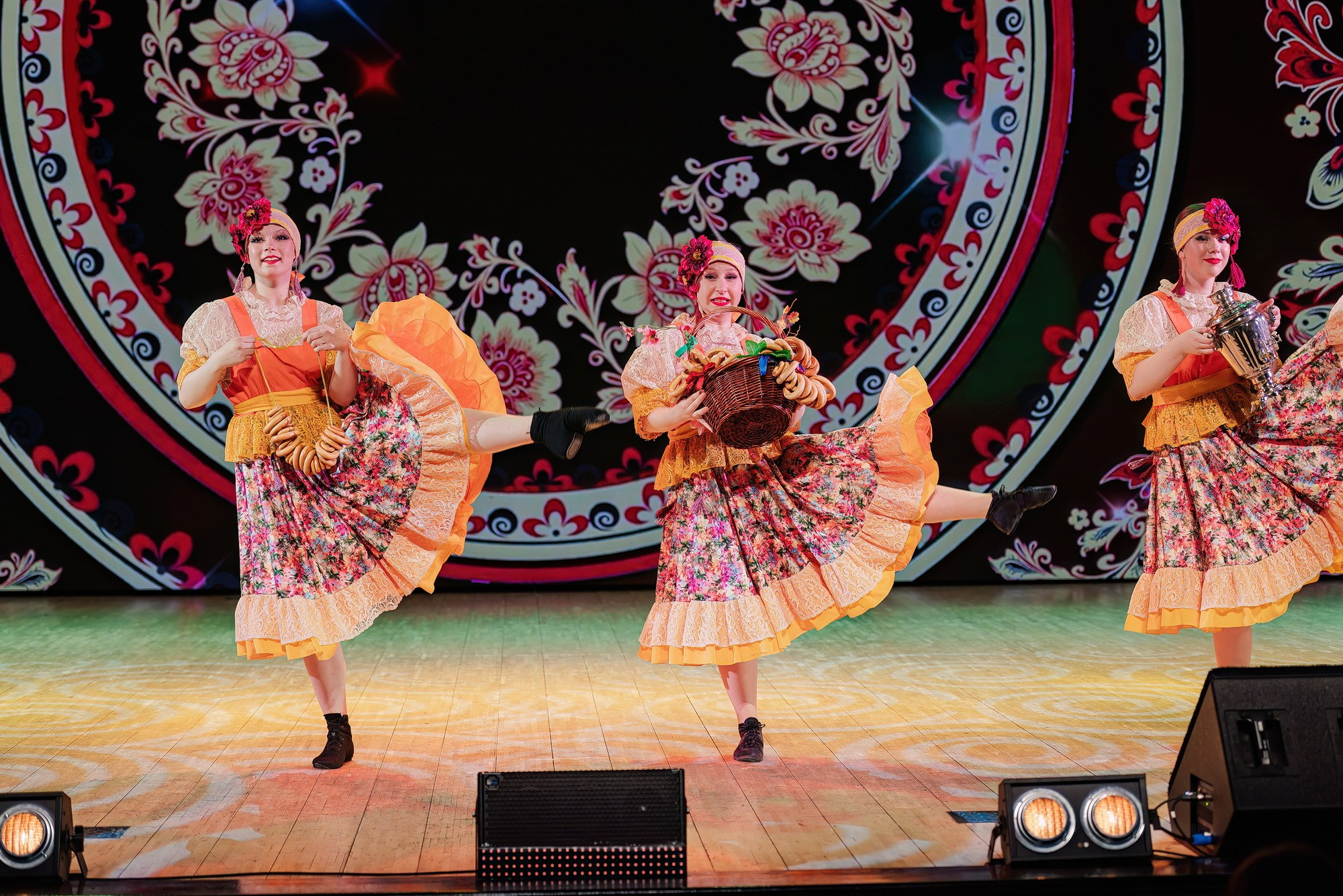 Отчетный концерт Образцового коллектива Алтая театра эстрадной песни «Созвездие». Свадебный и репортажный фотограф Никита Сницарев в Барнауле