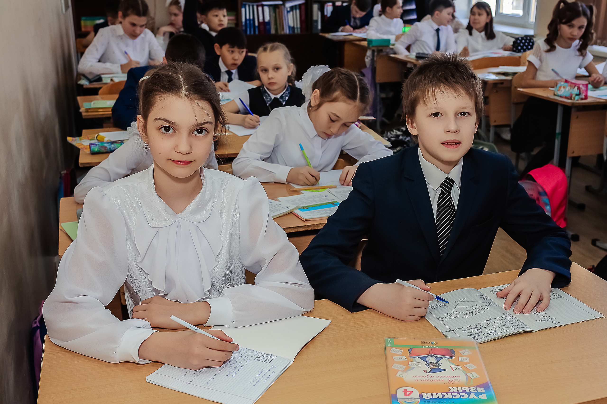 Выпускной альбом для 9-11 классов. Свадебный и семейный фотограф в Оренбурге Ильяна Тукжанова