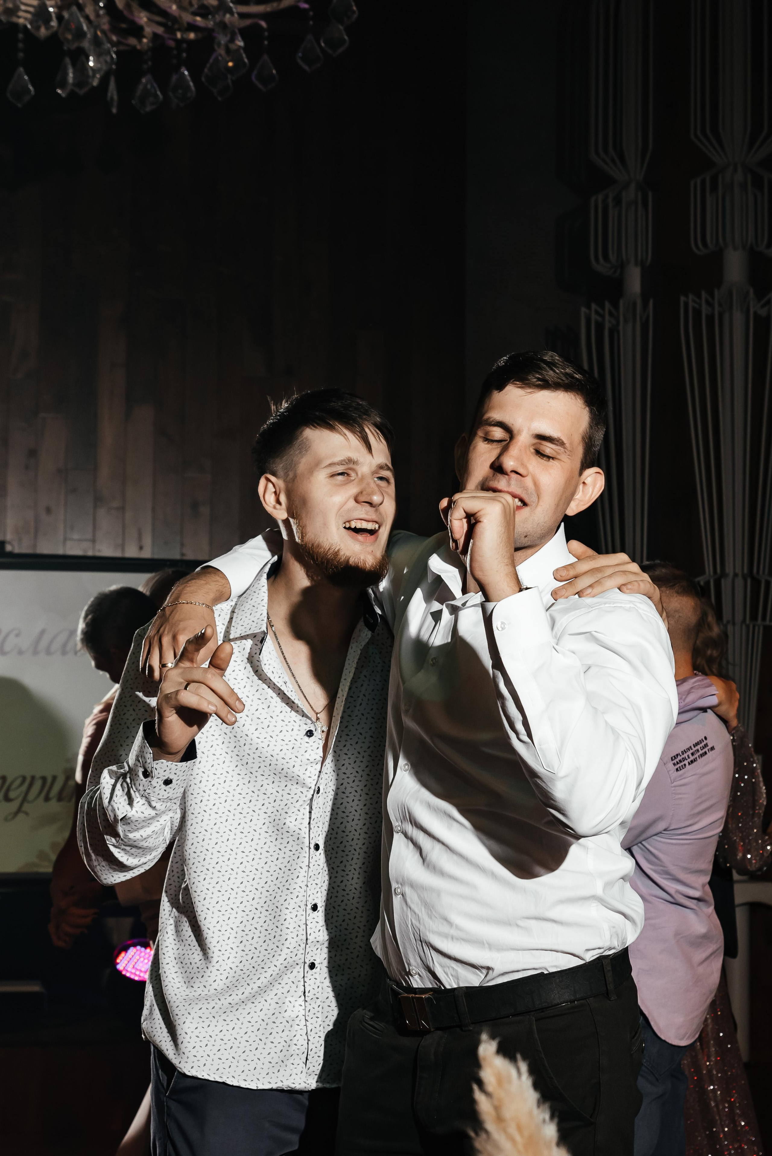 Плясала даже люстра :). Свадебный фотограф Москва — Юлия Фоменко — профессиональный фотограф