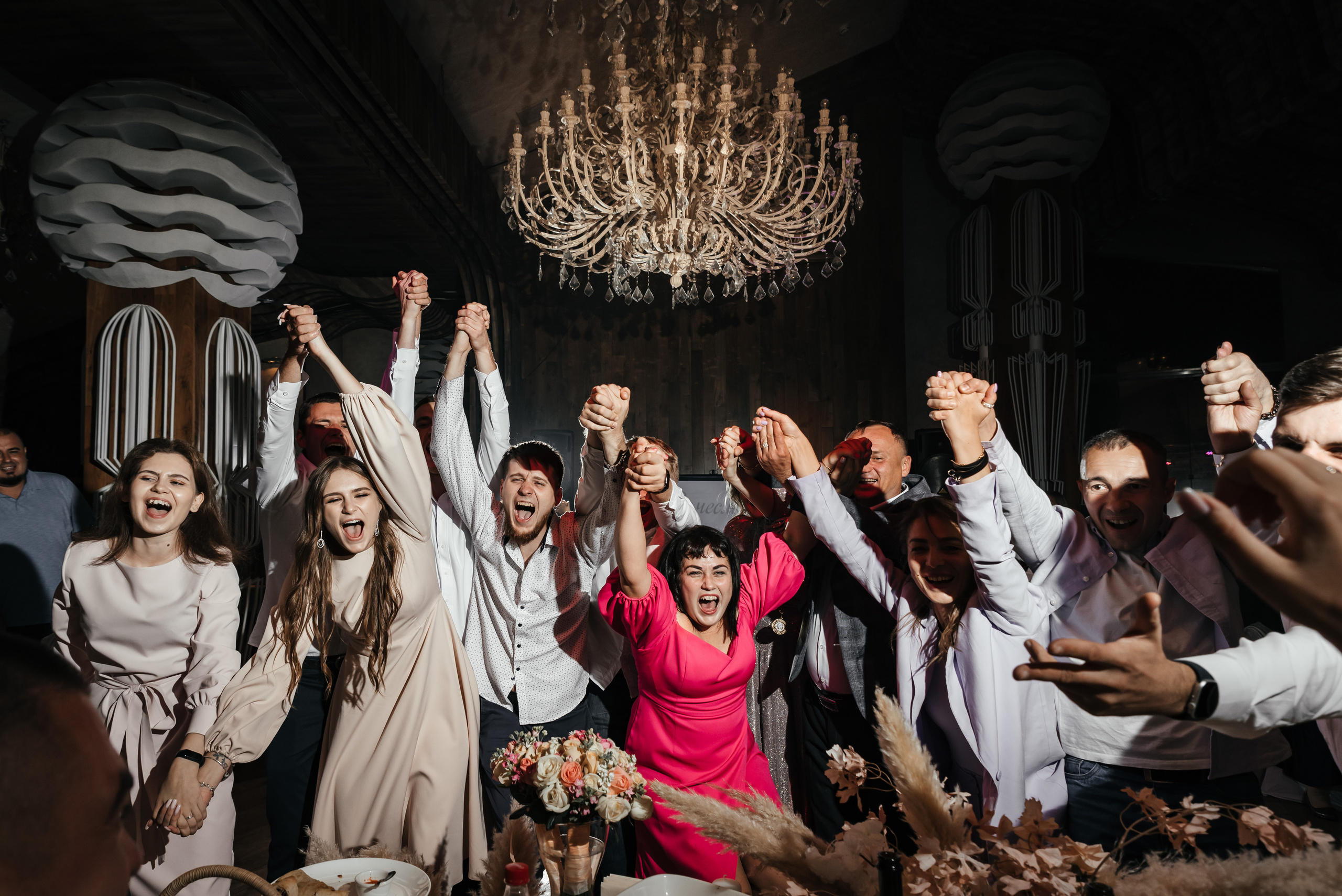 Плясала даже люстра :). Свадебный фотограф Москва — Юлия Фоменко — профессиональный фотограф