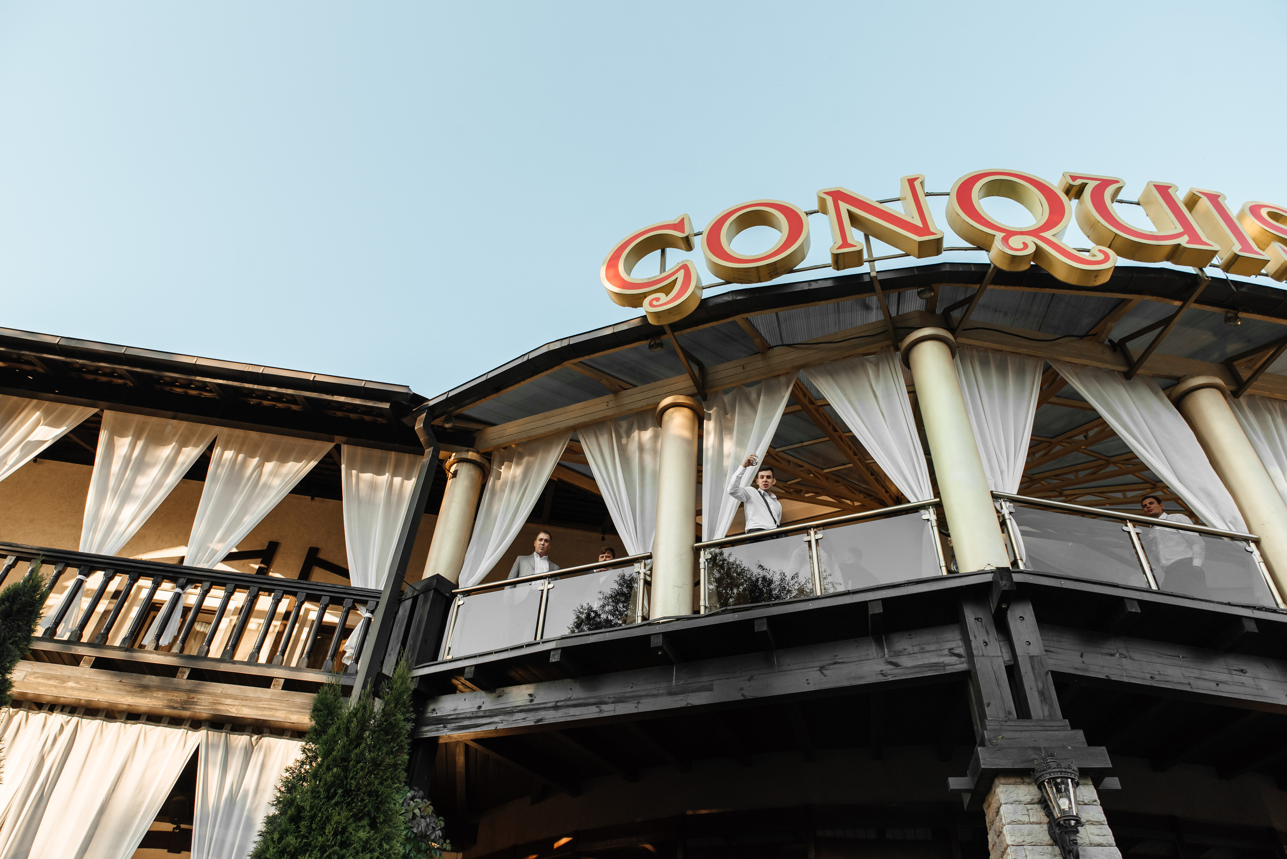 Плясала даже люстра :). Свадебный фотограф Москва — Юлия Фоменко — профессиональный фотограф