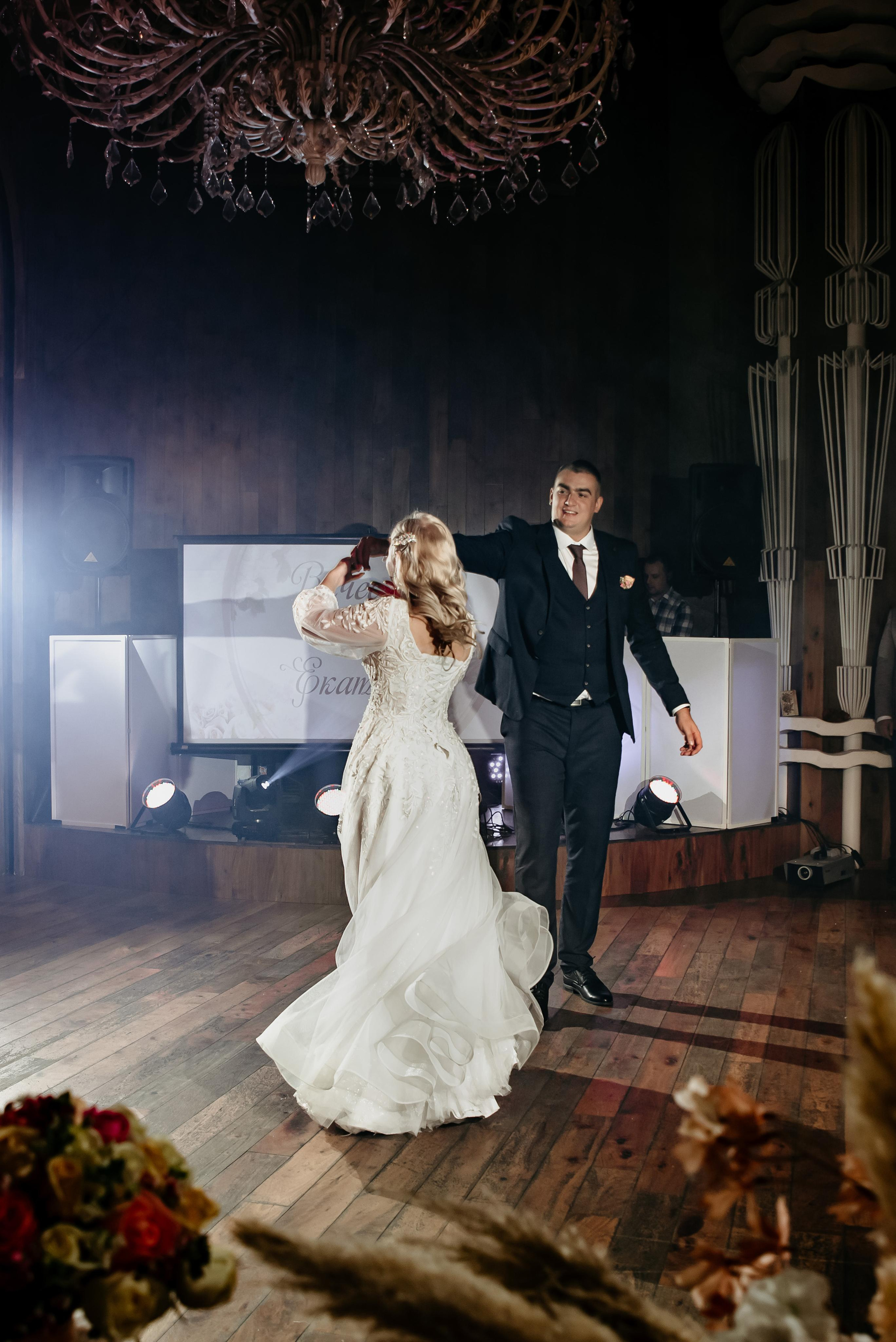 Плясала даже люстра :). Свадебный фотограф Москва — Юлия Фоменко — профессиональный фотограф