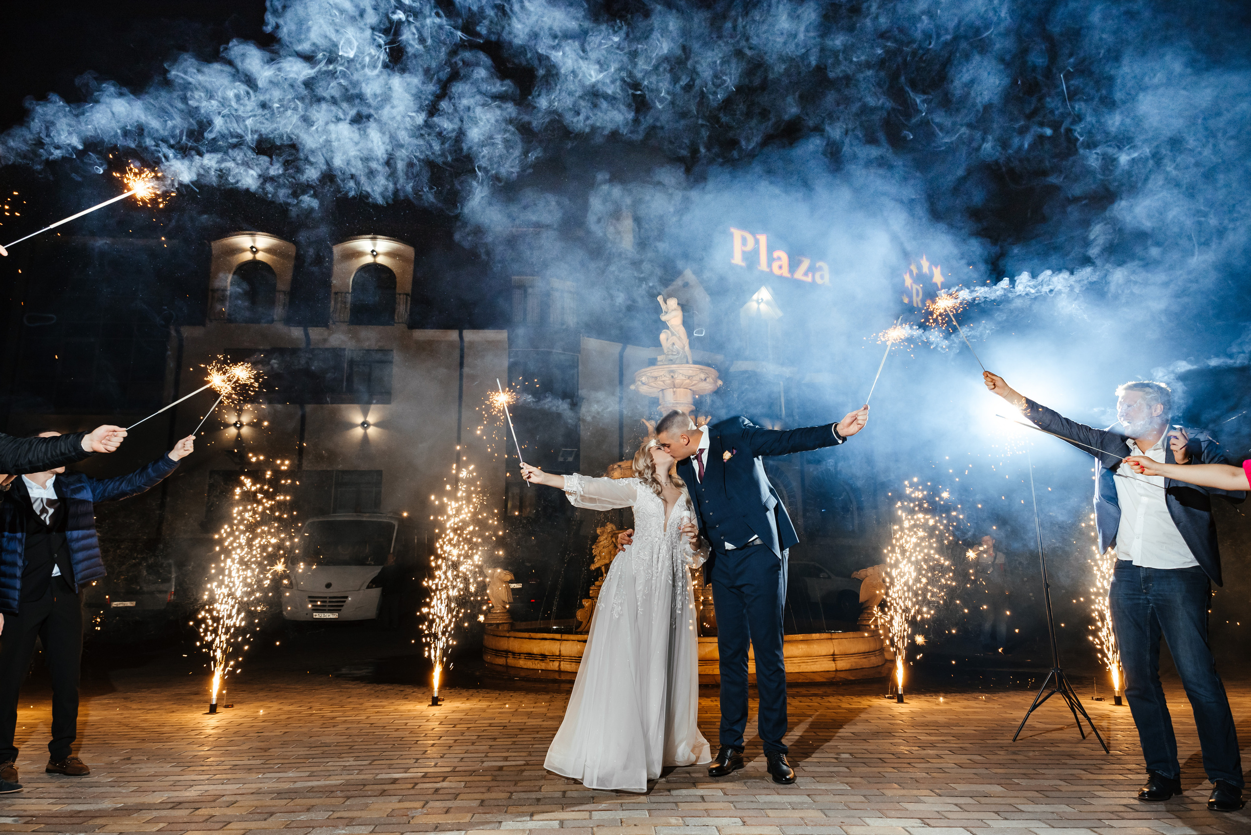 Плясала даже люстра :). Свадебный фотограф Москва — Юлия Фоменко — профессиональный фотограф