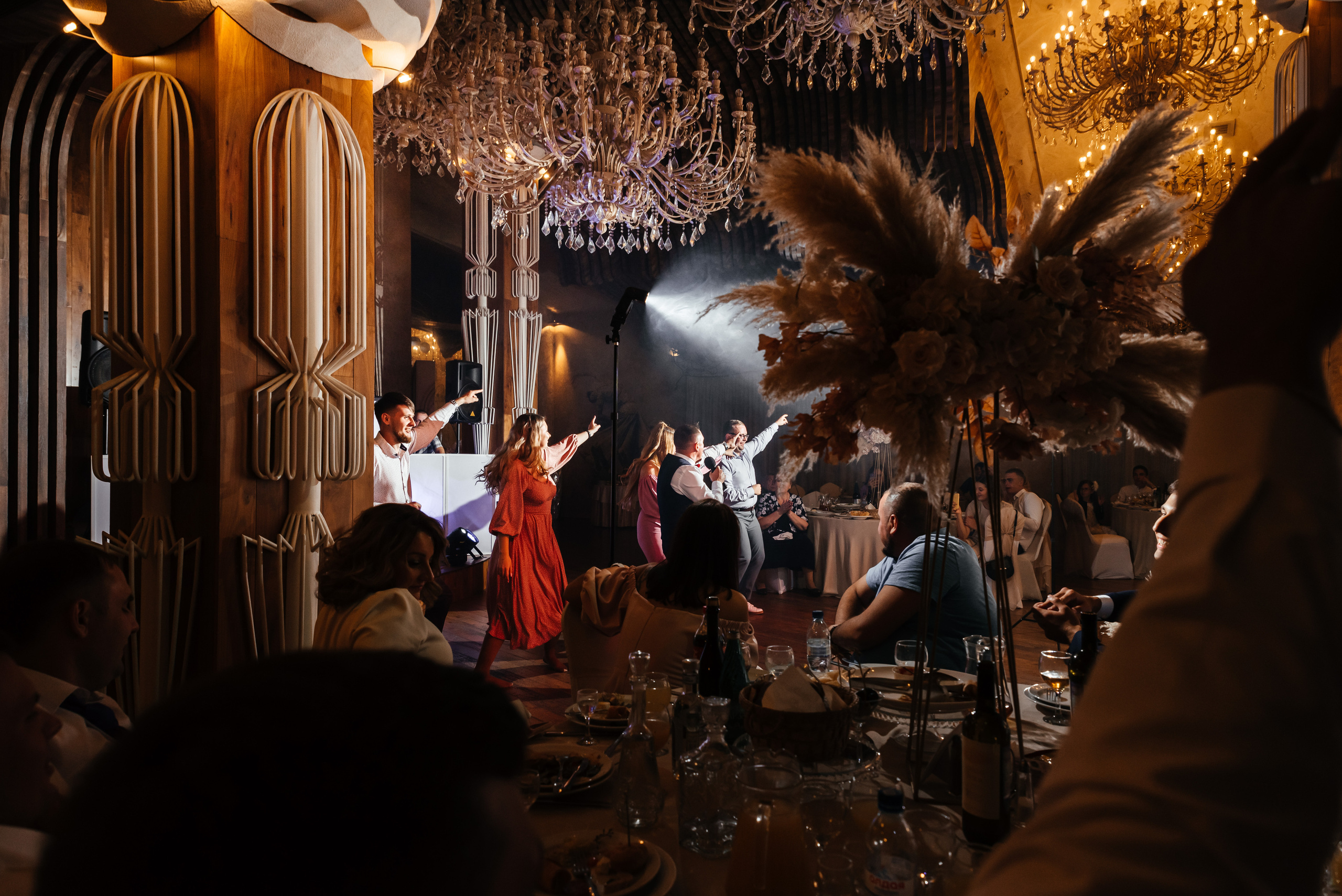 Плясала даже люстра :). Свадебный фотограф Москва — Юлия Фоменко — профессиональный фотограф