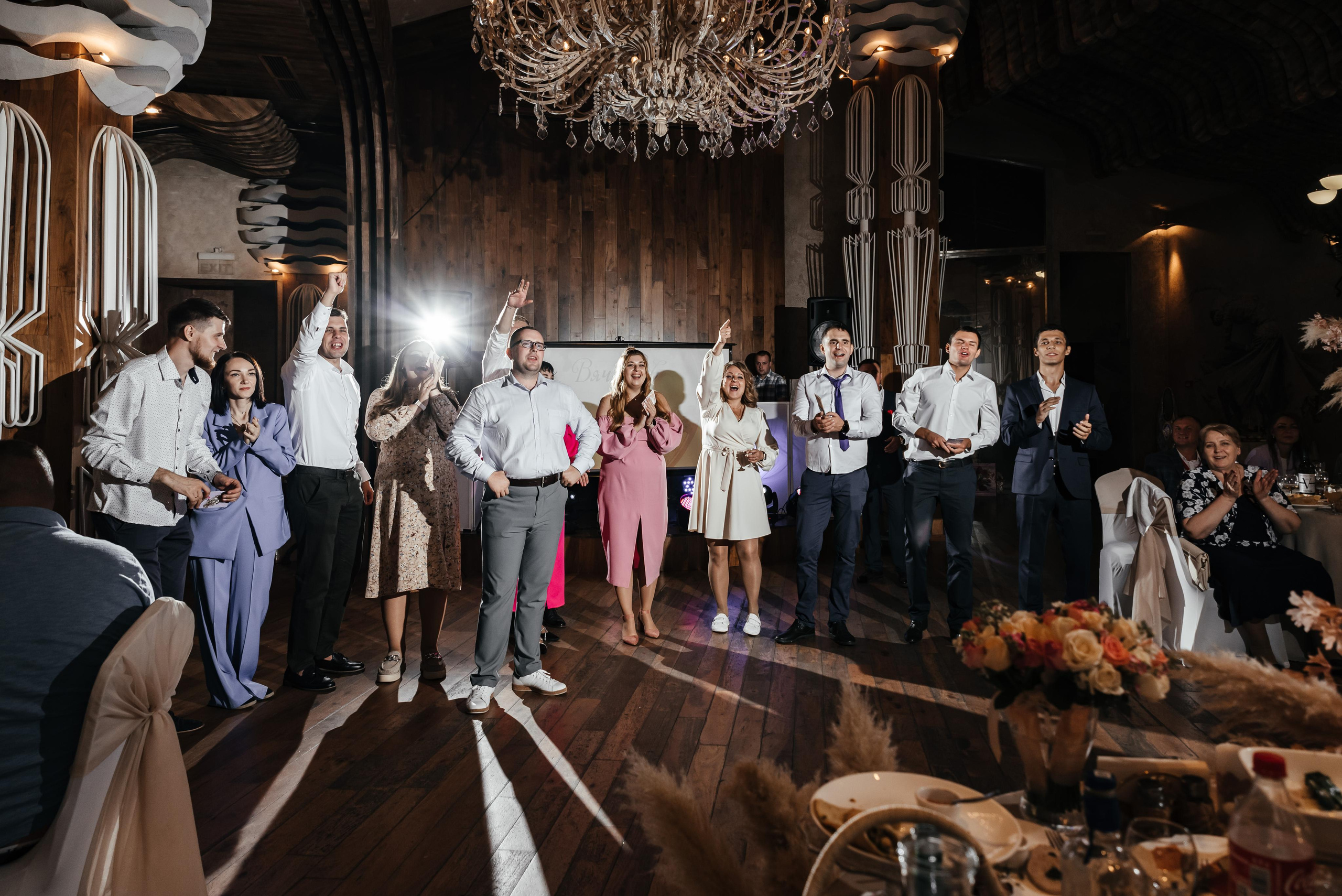 Плясала даже люстра :). Свадебный фотограф Москва — Юлия Фоменко — профессиональный фотограф