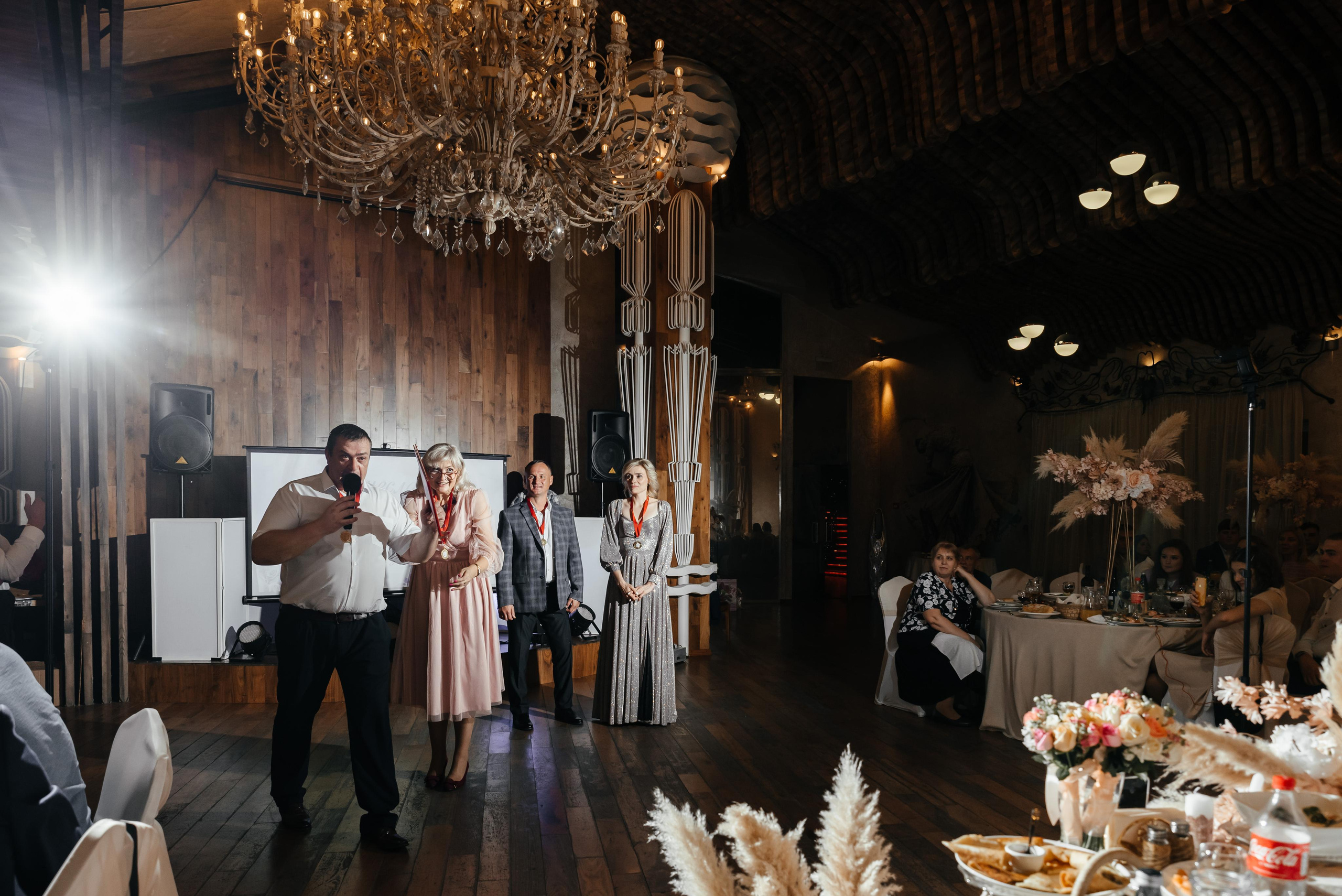 Плясала даже люстра :). Свадебный фотограф Москва — Юлия Фоменко — профессиональный фотограф