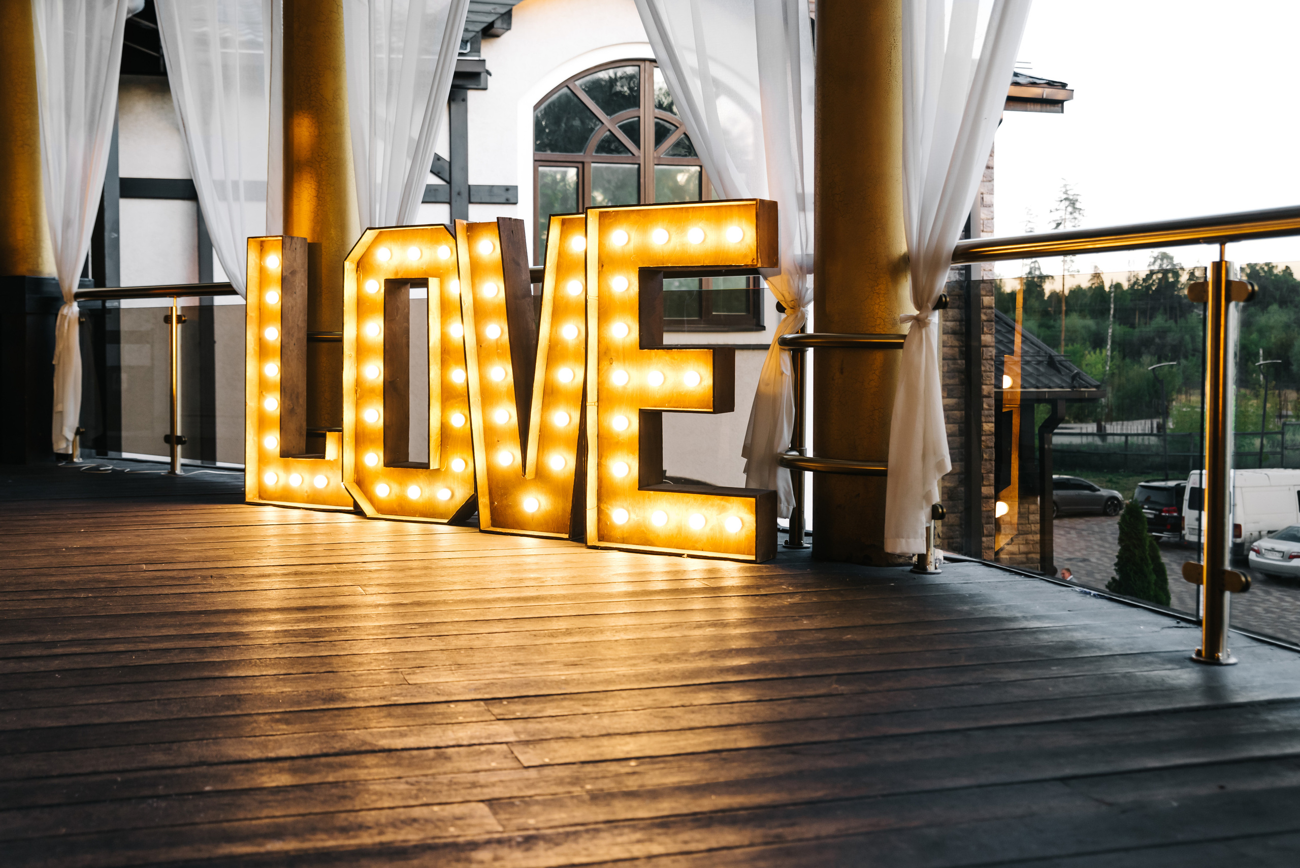 Плясала даже люстра :). Свадебный фотограф Москва — Юлия Фоменко — профессиональный фотограф